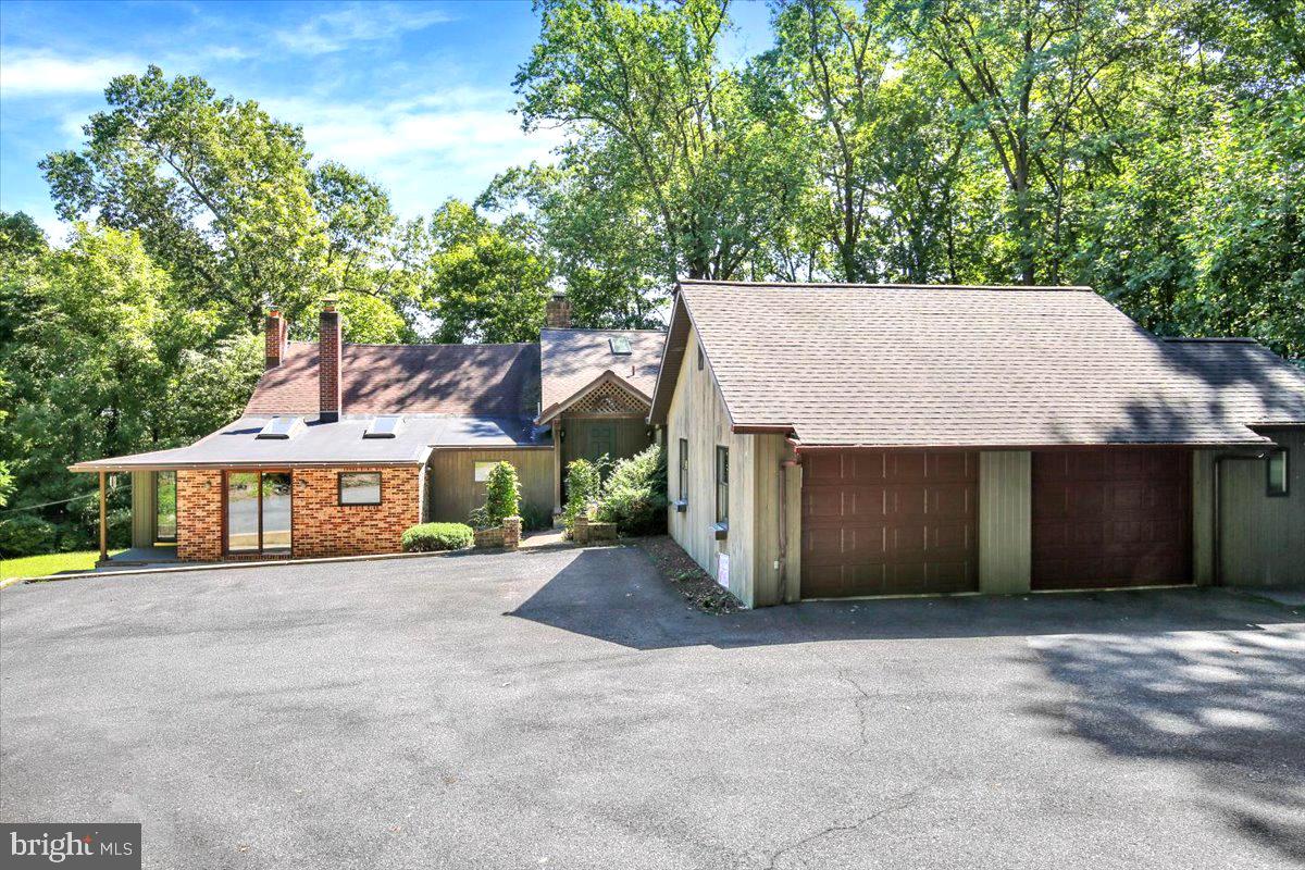 126 Neversink Rd, Reading, PA 19606