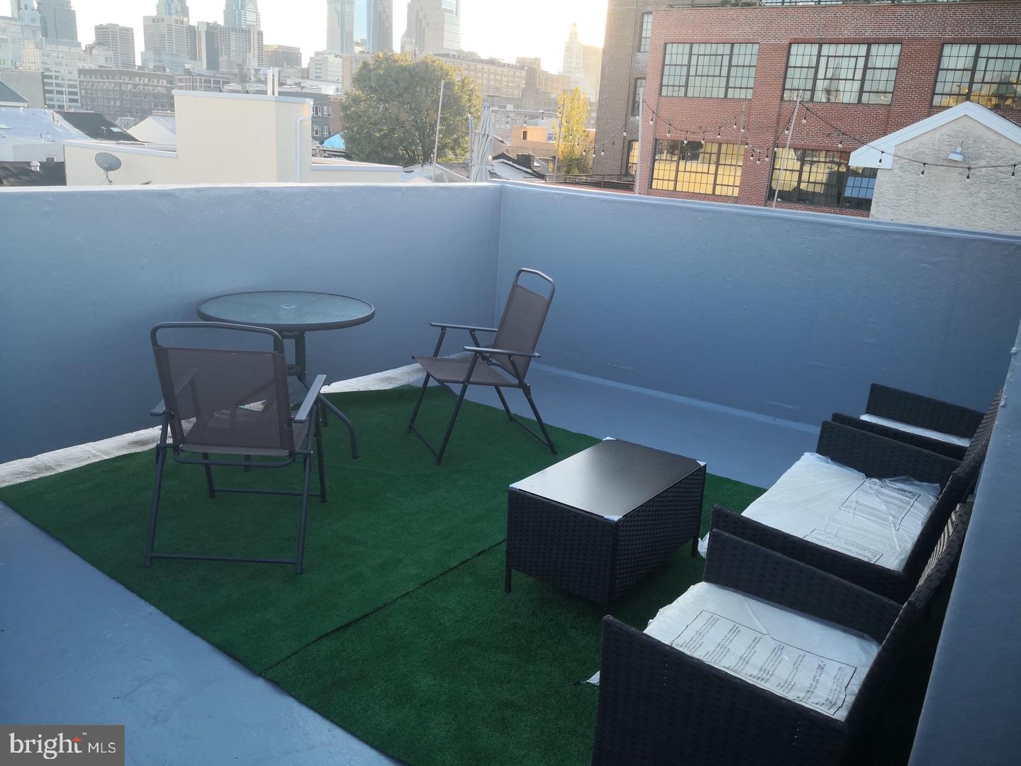 1008 Green St, Philadelphia, PA 19123 photo