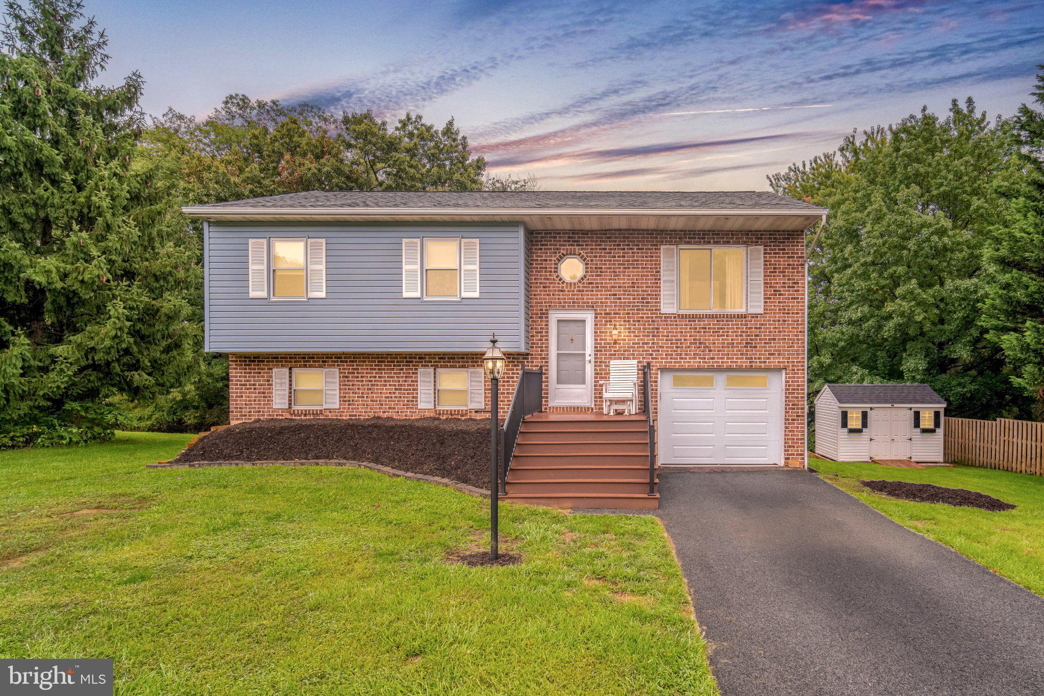 1711 Valley Vista Dr, York, PA 17406
