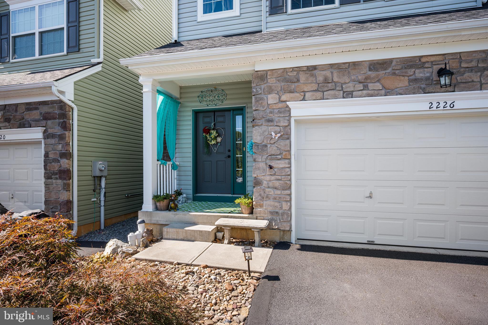 2226 Huntington Ln, Easton, PA 18040 photo