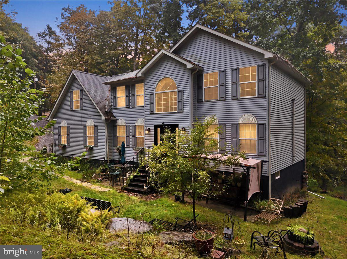 194 Sportsmen Dr, Cresco, PA 18326