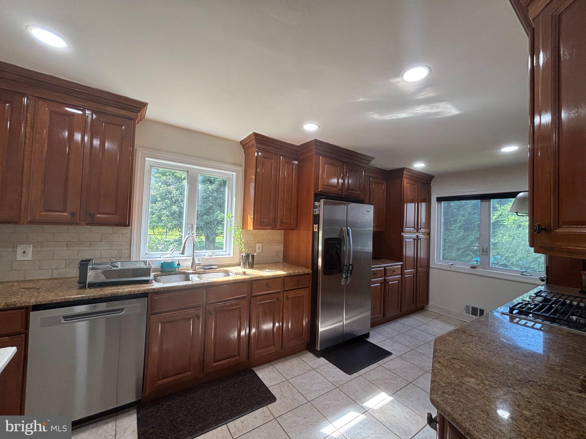 154 Oak Creek Rd, East Windsor, NJ 08520 photo