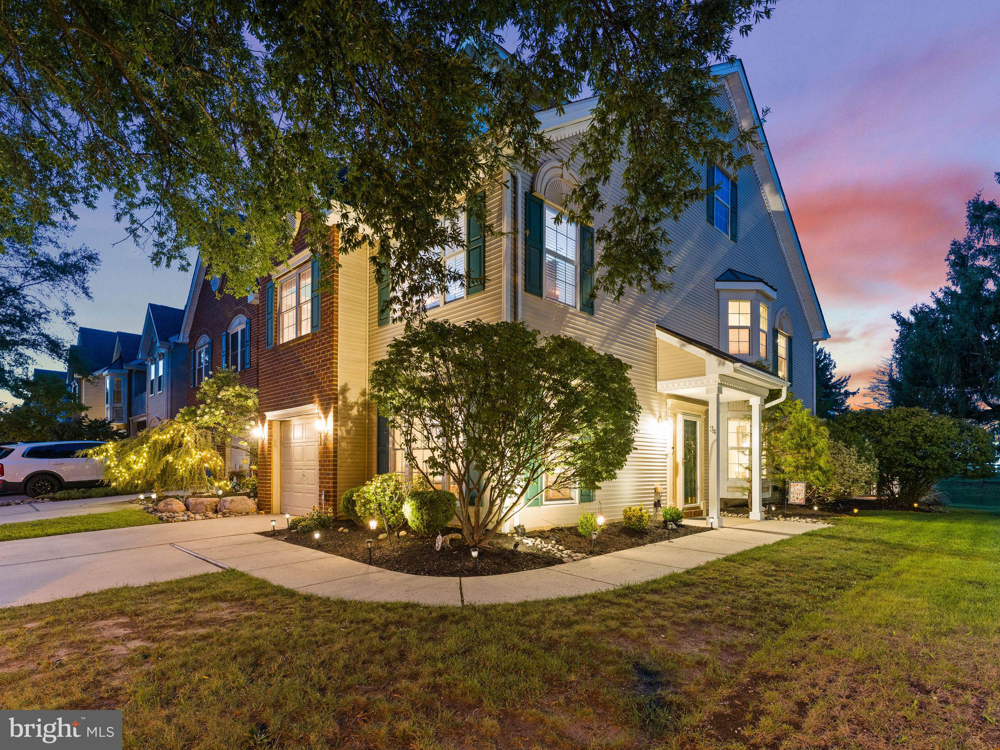 34 La Costa Dr, Blackwood, NJ 08012