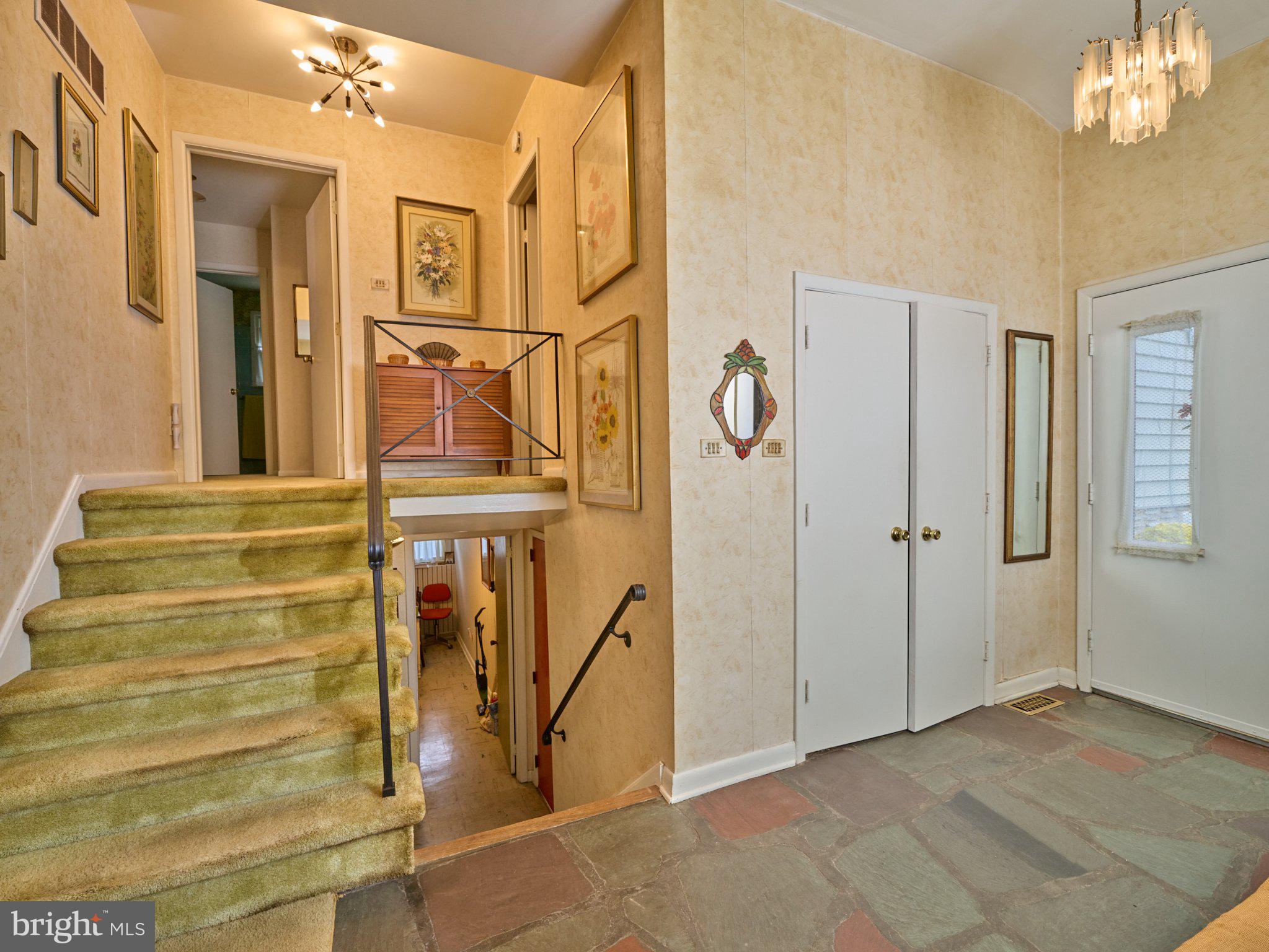 26 Fawn Dr, Raritan Twp, NJ 08822 photo