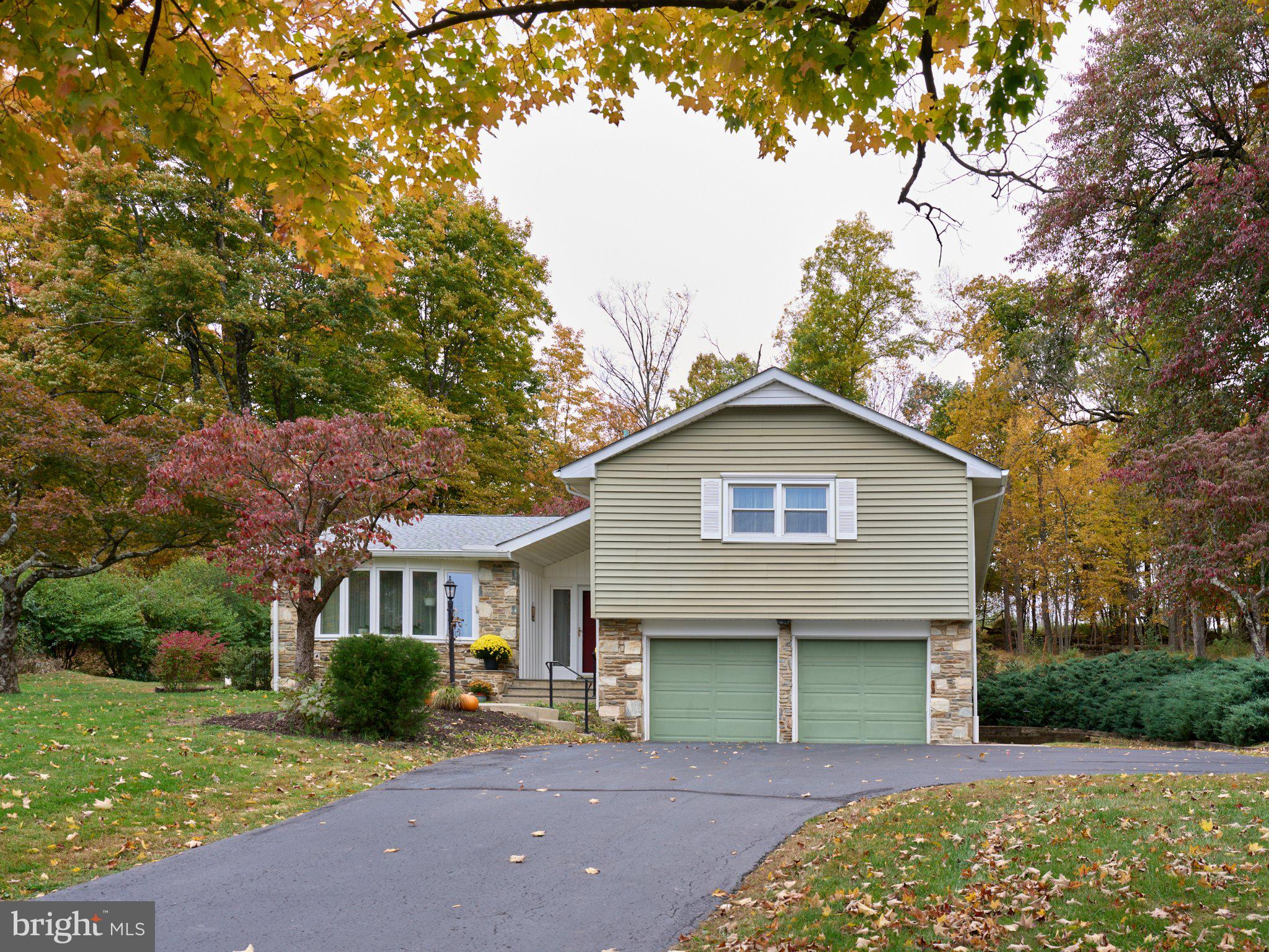 26 Fawn Dr, Raritan Twp, NJ 08822