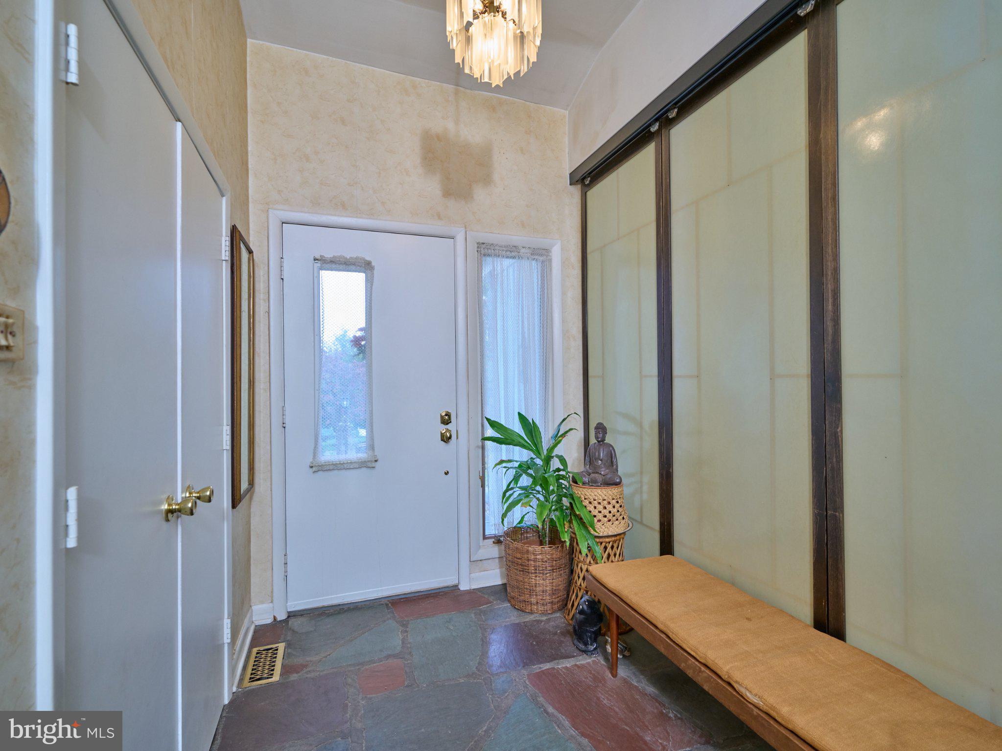 26 Fawn Dr, Raritan Twp, NJ 08822 photo