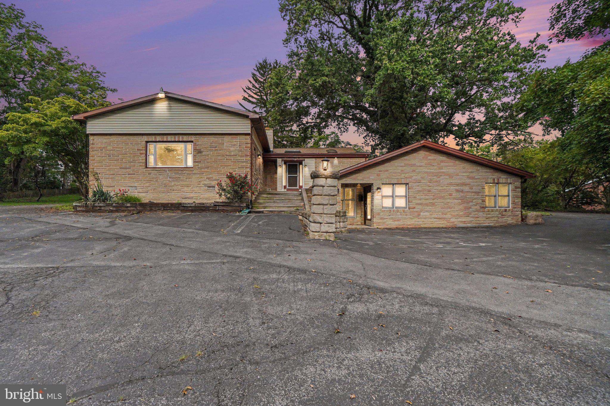 1465 Colonial Rd, Harrisburg, PA 17112