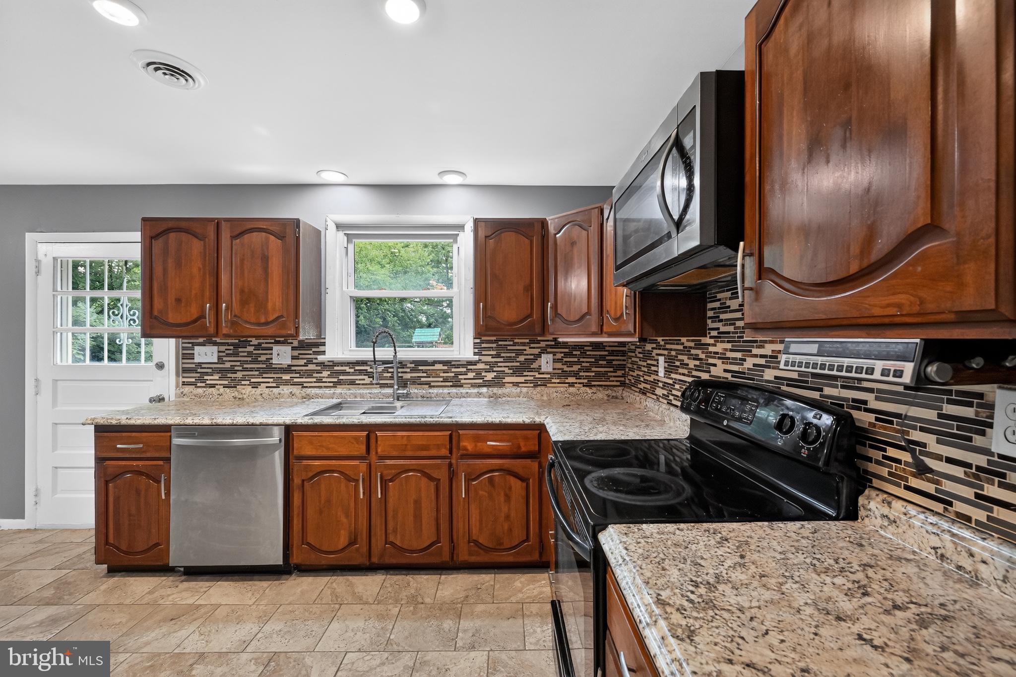 12 N Letort Dr, Carlisle, PA 17013 photo