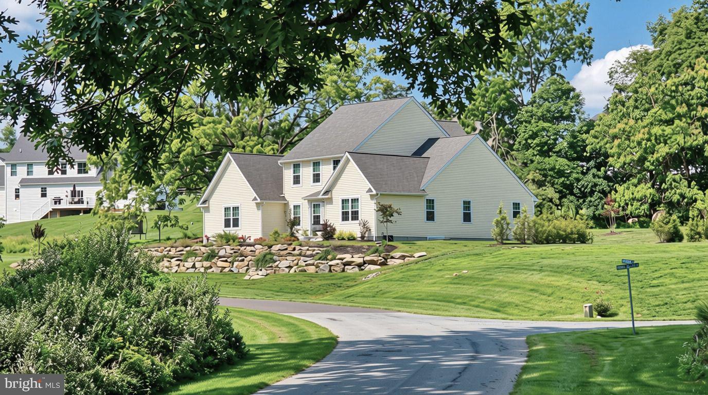 2645 Longridge Dr, Hellertown, PA 18055