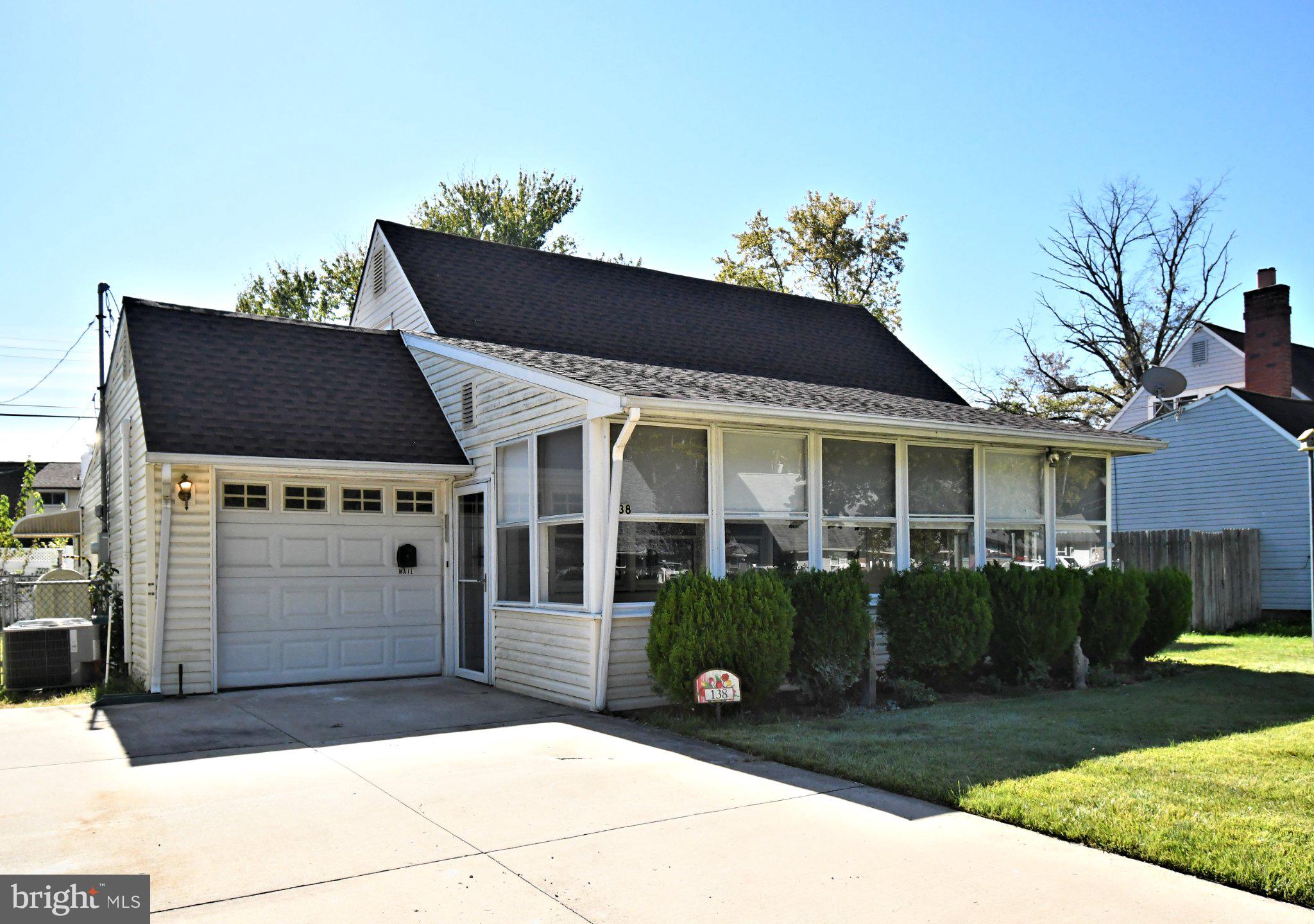 138 Village Ln, Levittown, PA 19054 photo