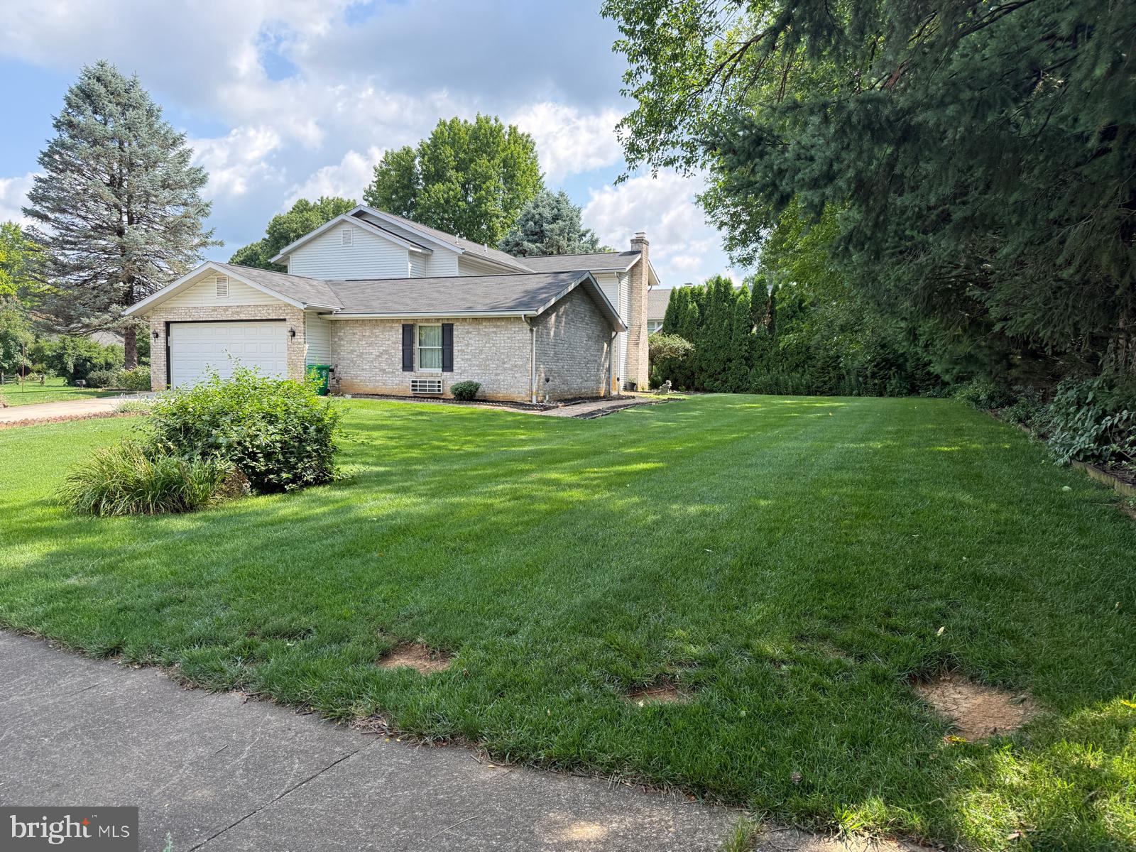 743 Sherwood Dr, Carlisle, PA 17013 photo