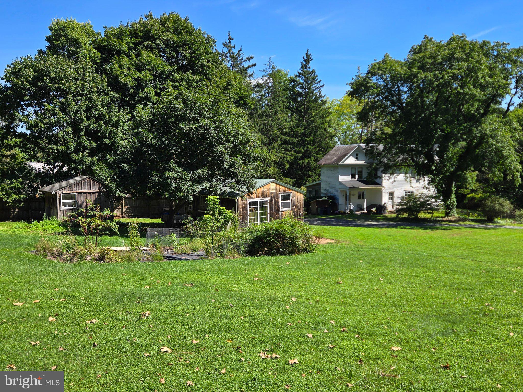105 Browns Dr, Easton, PA 18042 photo