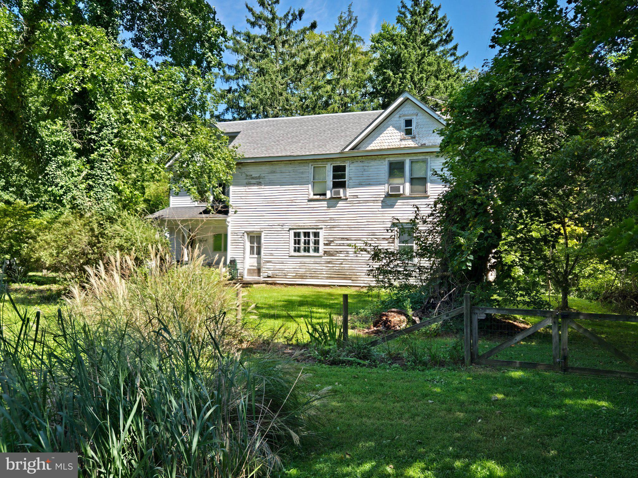 105 Browns Dr, Easton, PA 18042 photo