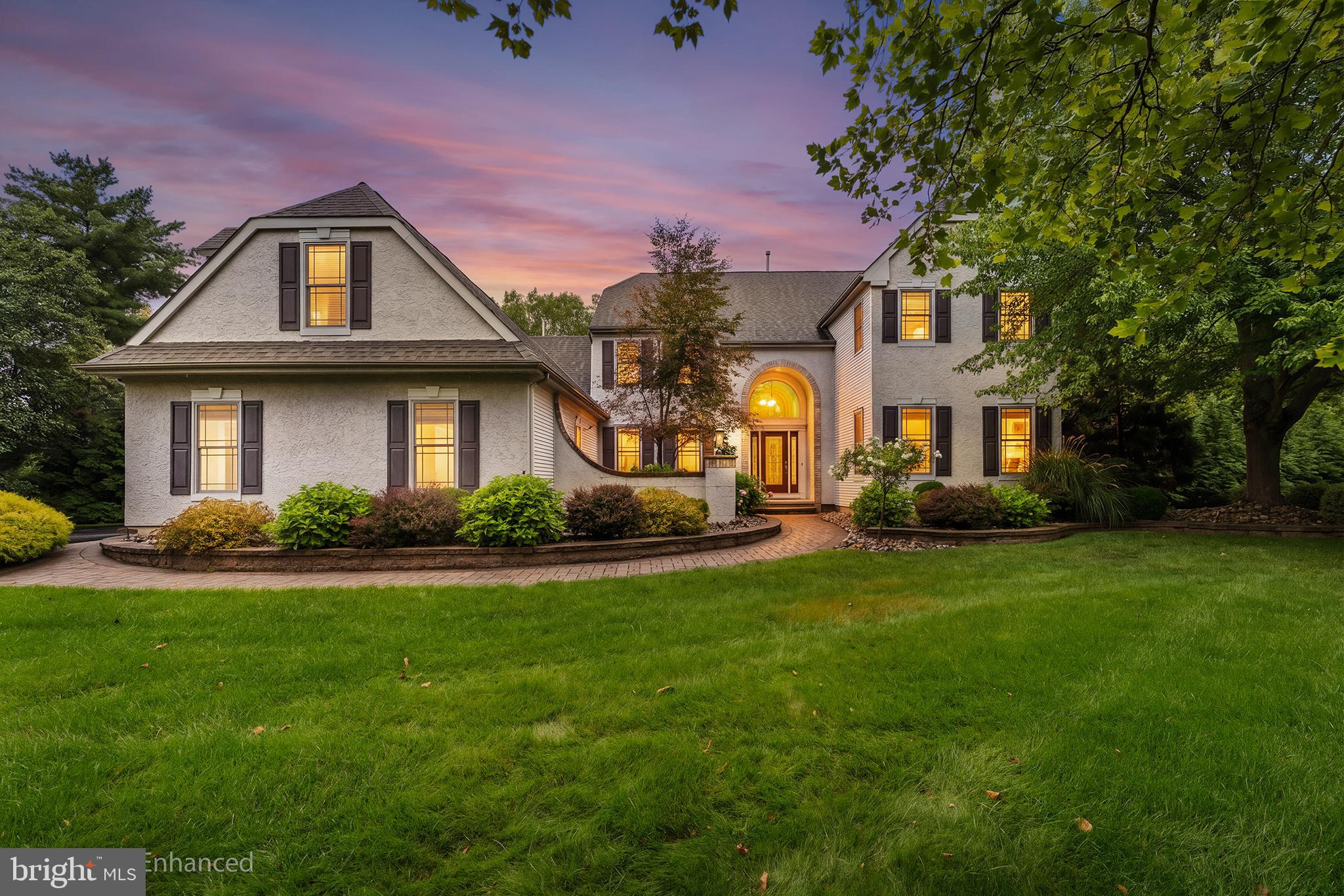 1 Woodland Dr, Cranbury, NJ 08512