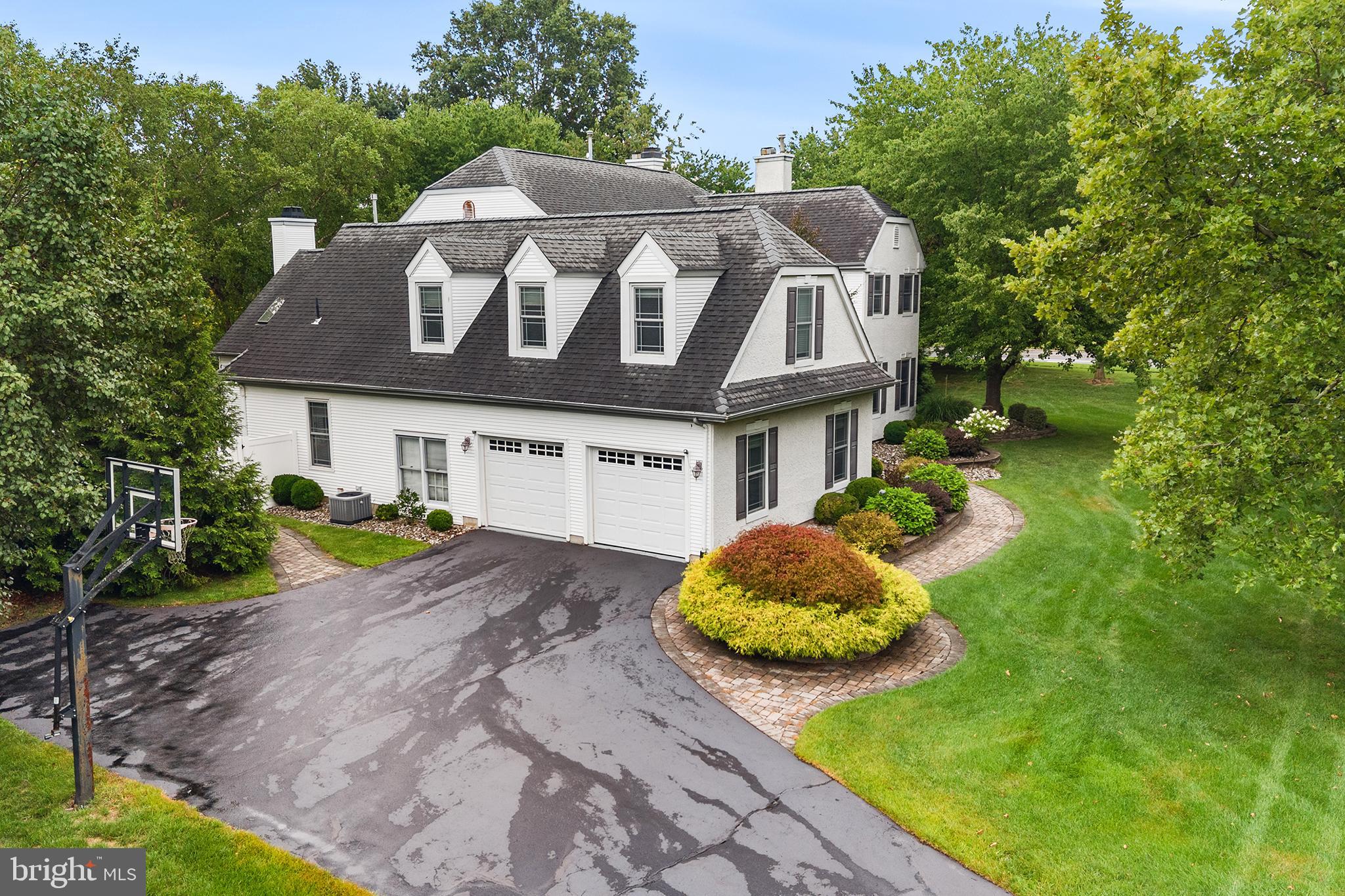 1 Woodland Dr, Cranbury, NJ 08512 photo