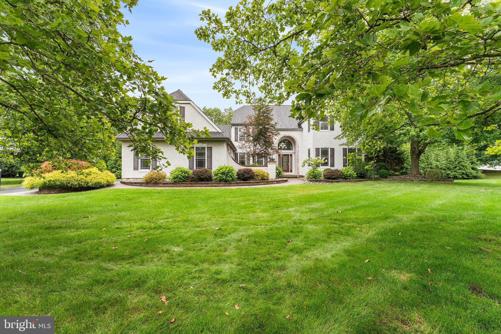 1 Woodland Dr, Cranbury, NJ 08512 photo