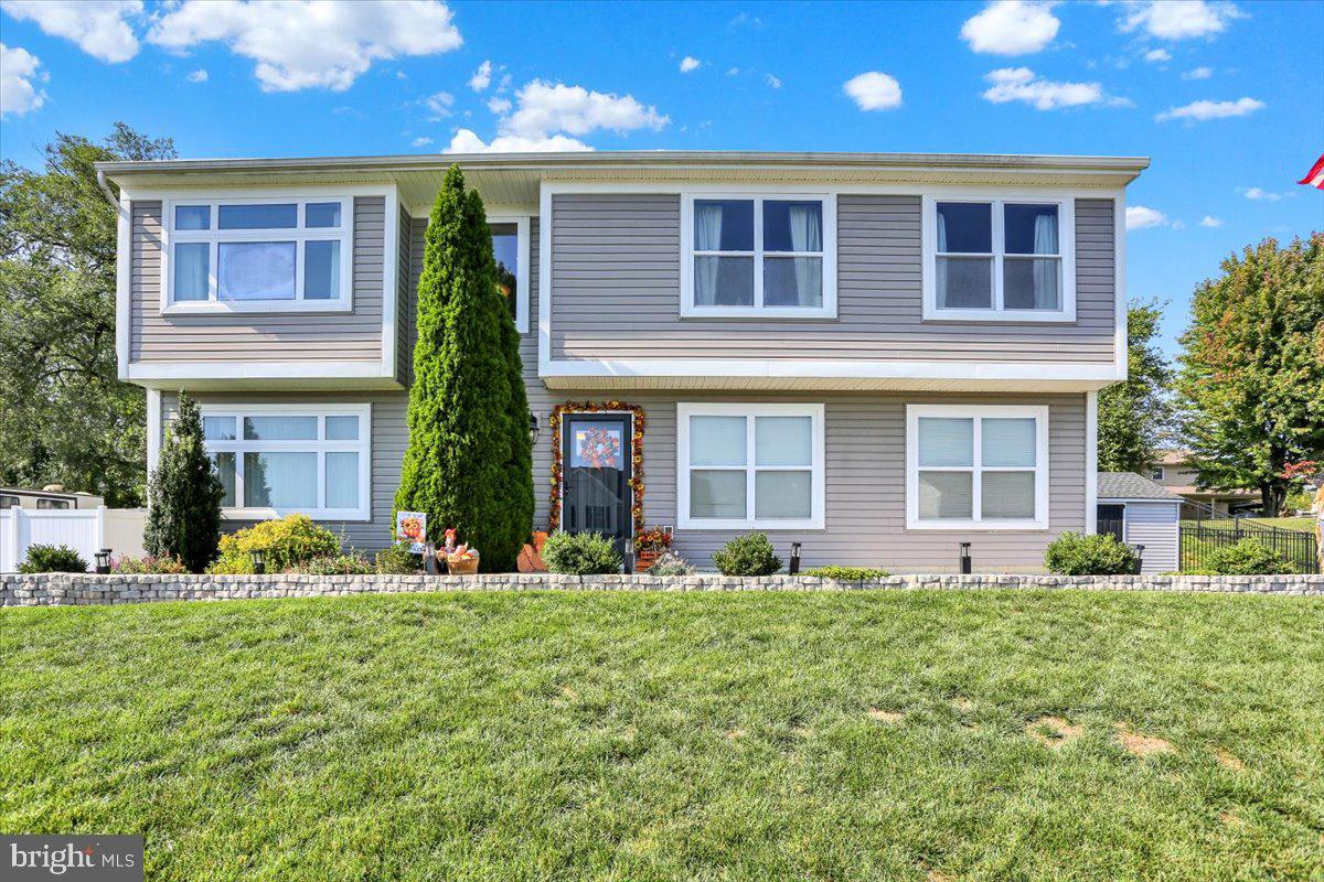 82 Nantucket Dr, Reading, PA 19605