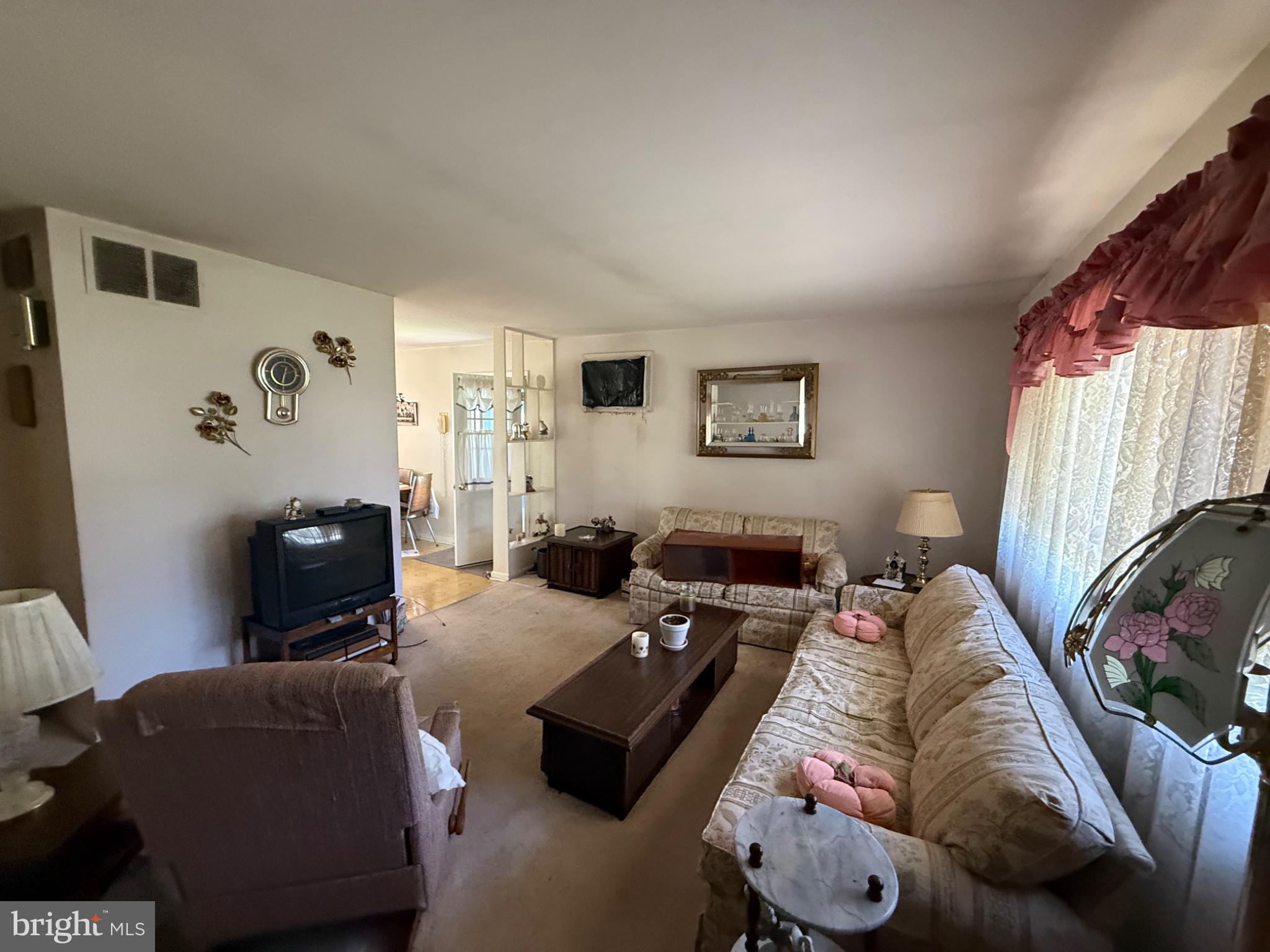 423 Holmes Dr, Burlington, NJ 08016 photo