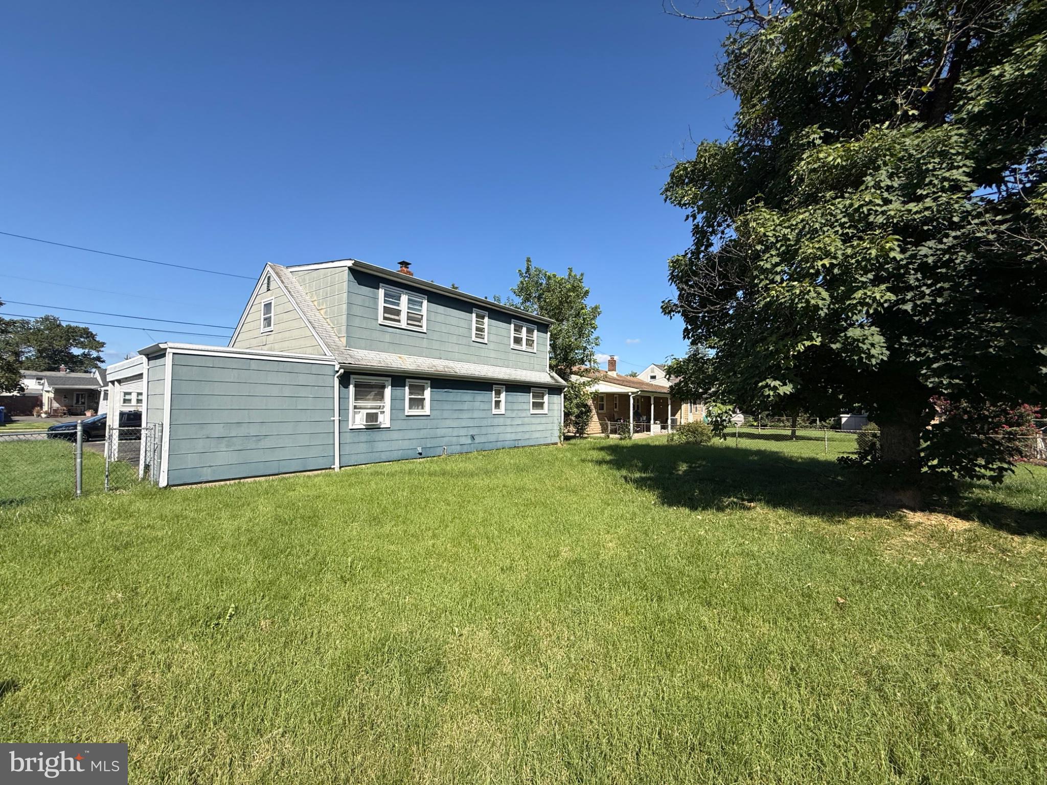 423 Holmes Dr, Burlington, NJ 08016 photo