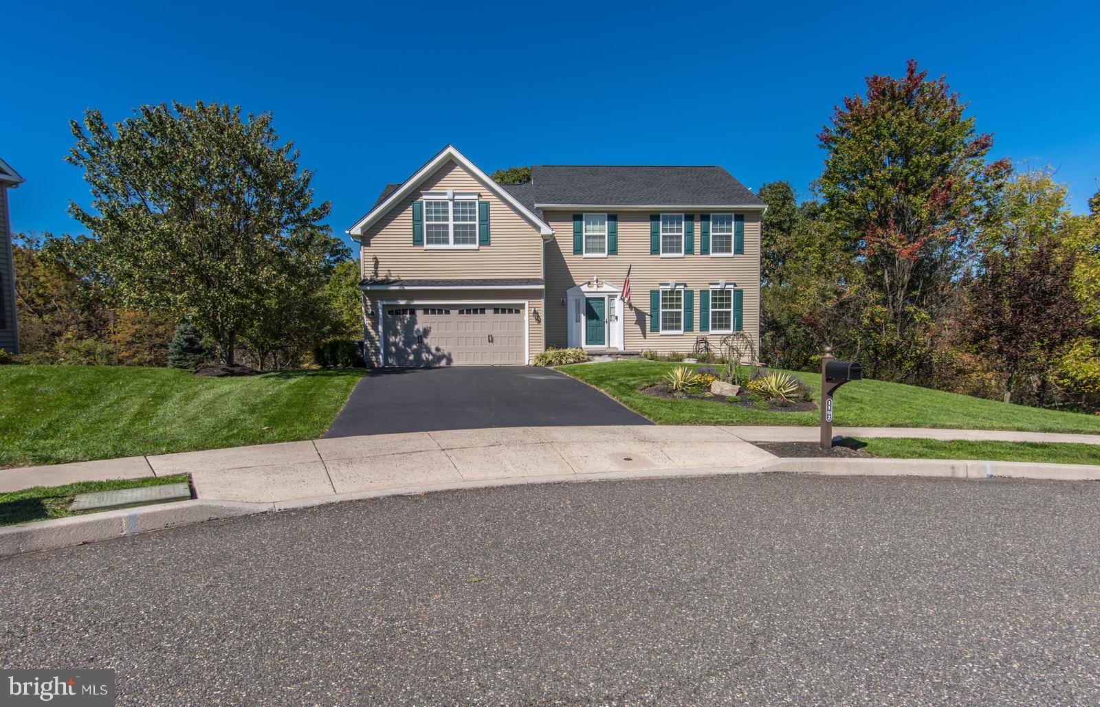 1102 Autumnview Ln, Pottstown, PA 19464 photo