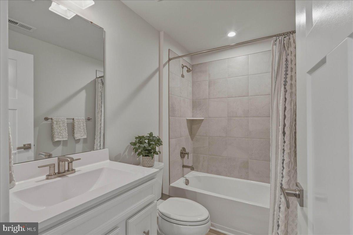 74 Sand Hills Dr, Williamstown, NJ 08094 photo