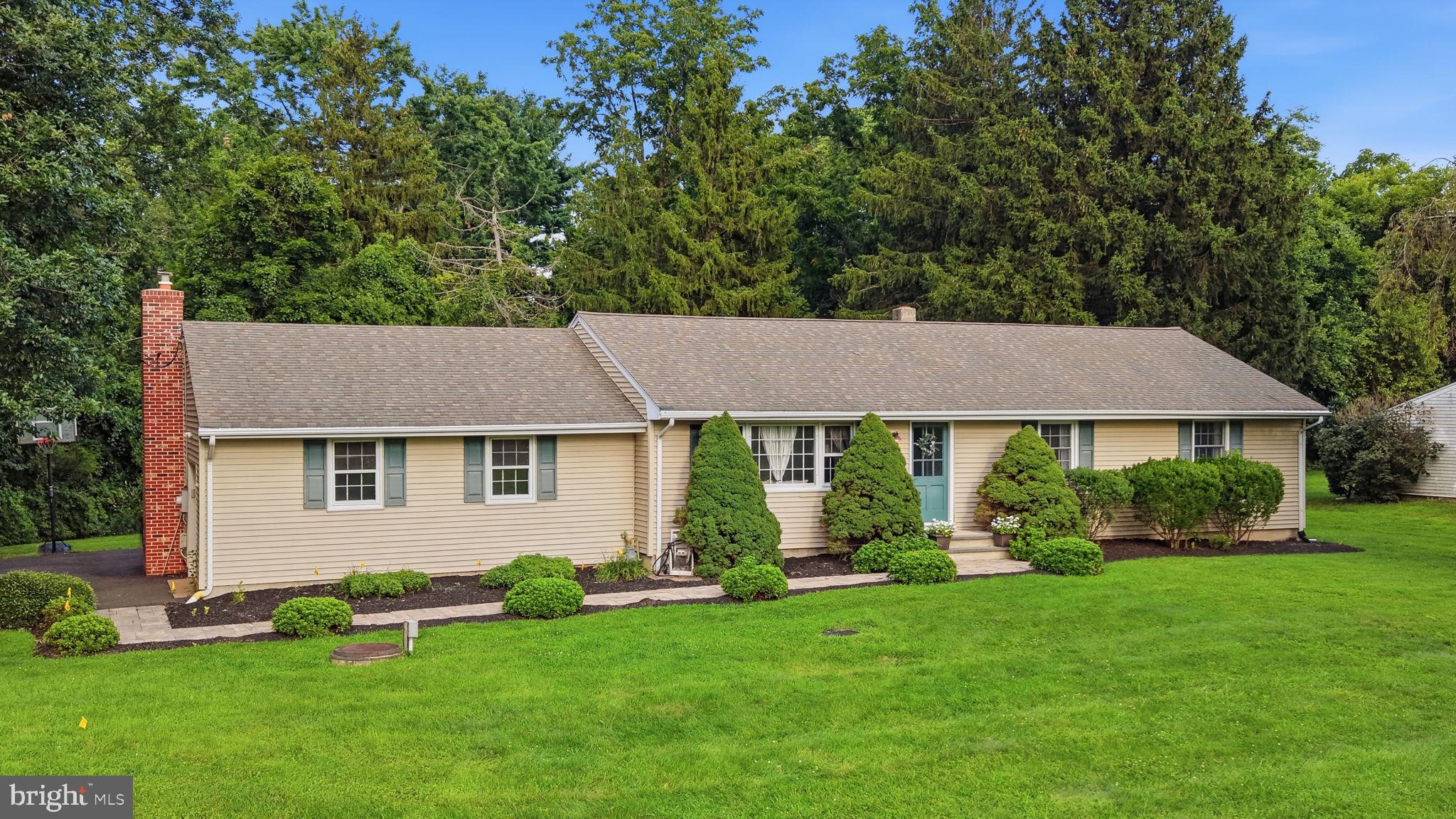 7 Morningside Dr, Pennington, NJ 08534