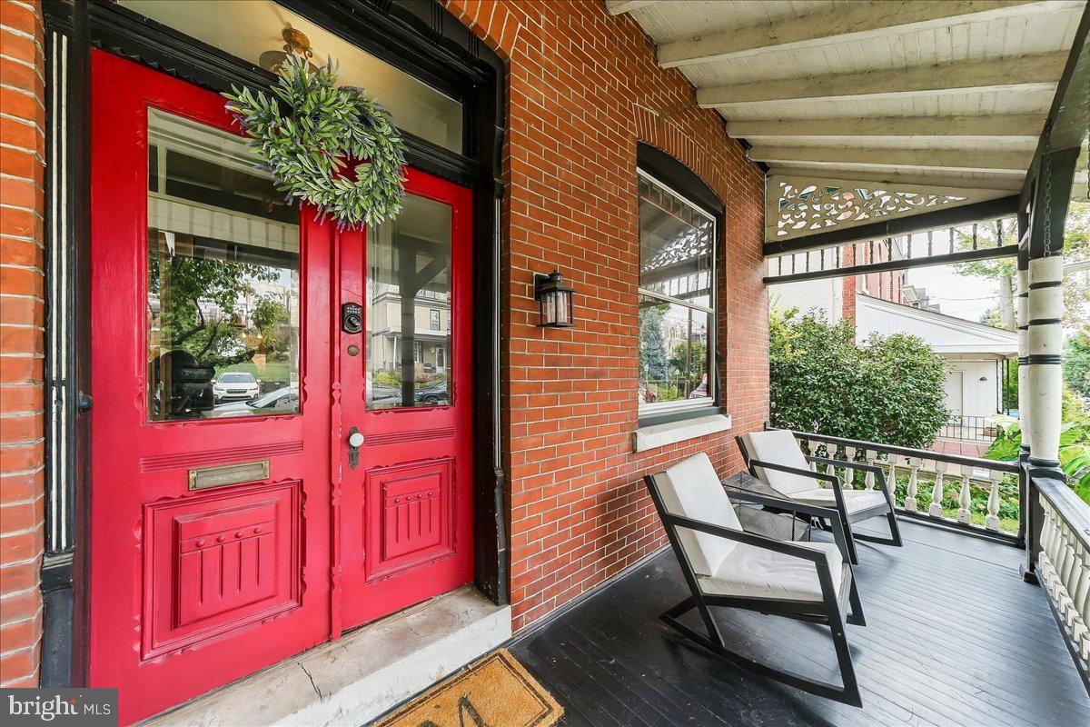 216 Sumac St, Philadelphia, PA 19128