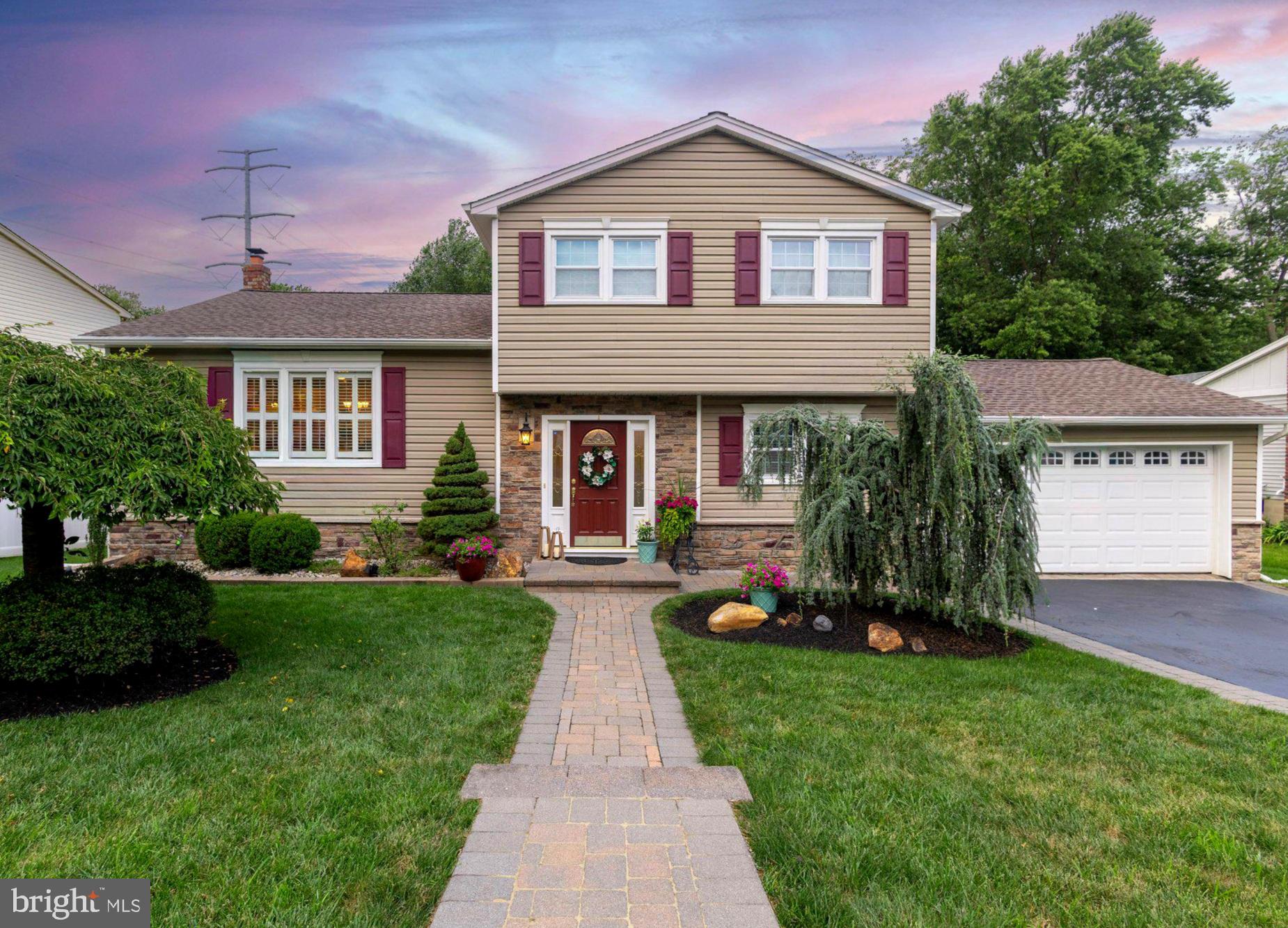64 Wesleyan Dr, Hampton, NJ 08690