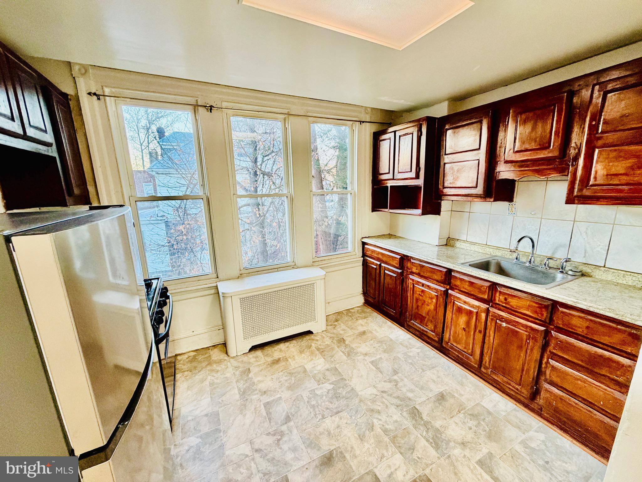 1016 W Duncannon Ave, Philadelphia, PA 19141 photo