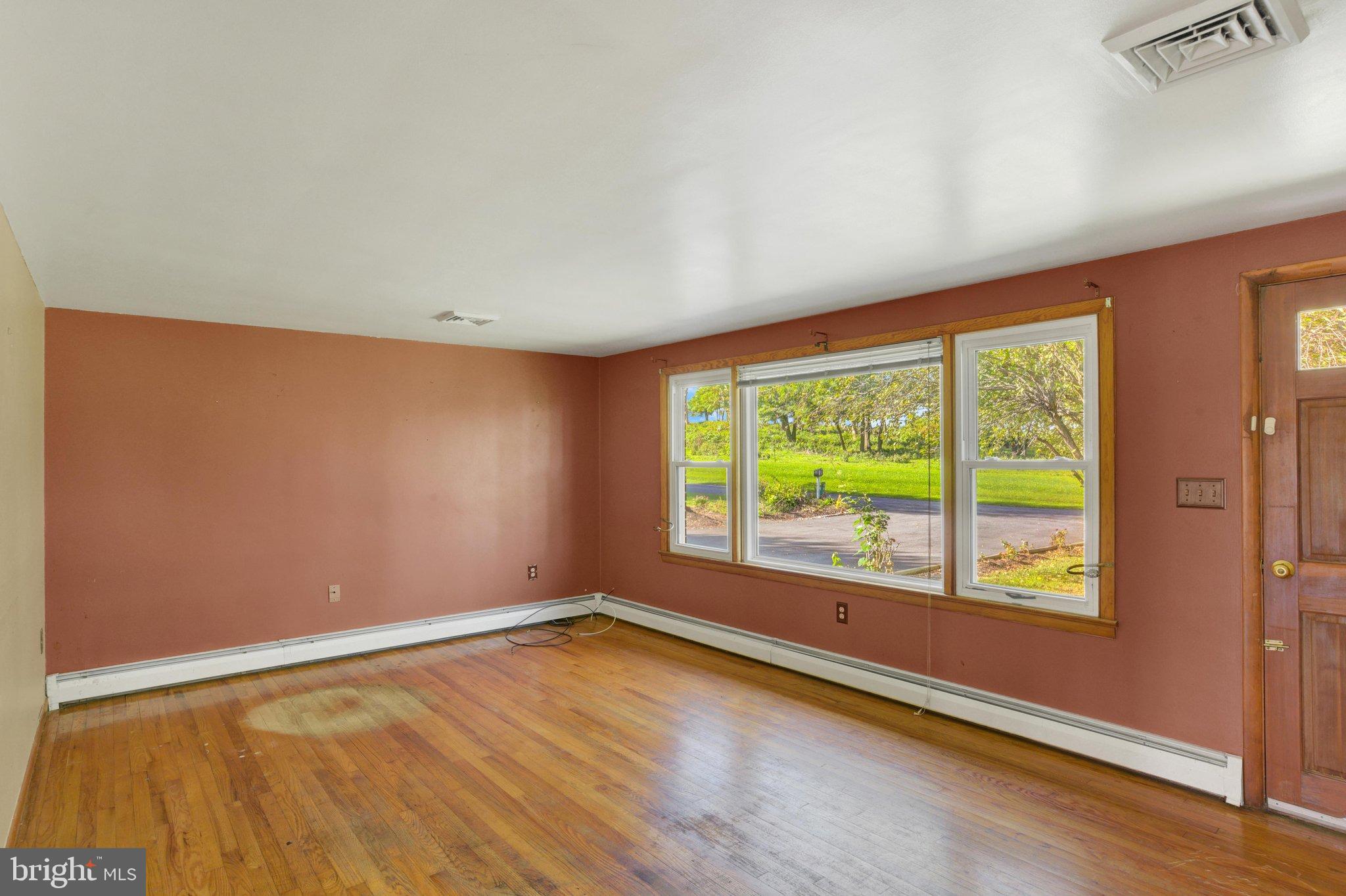 493 Criswell Dr, Boiling Springs, PA 17007 photo