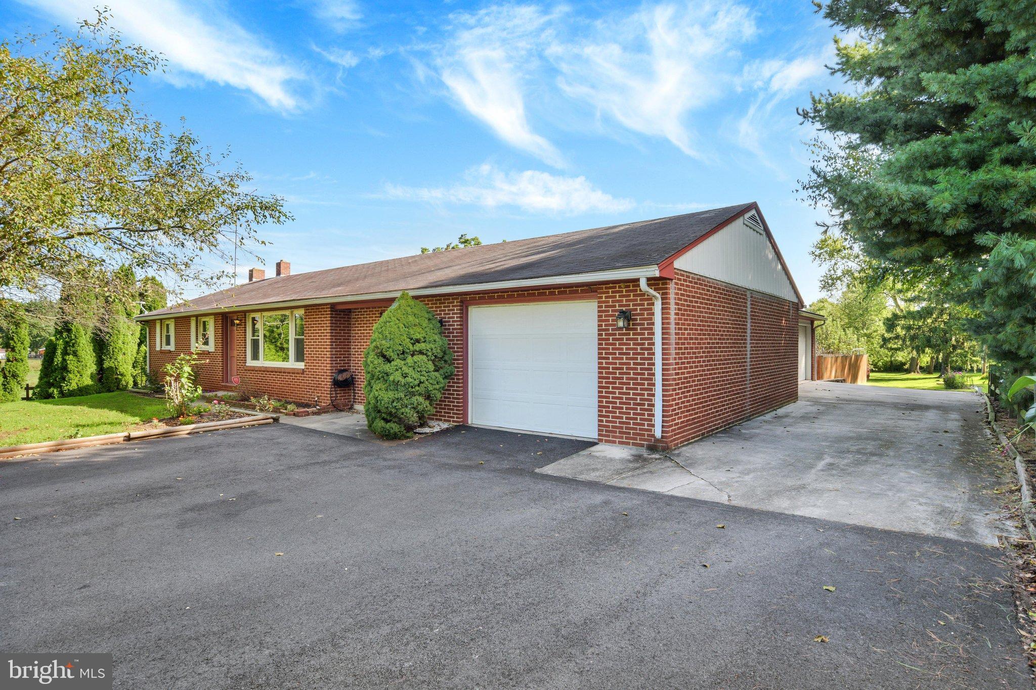 493 Criswell Dr, Boiling Springs, PA 17007