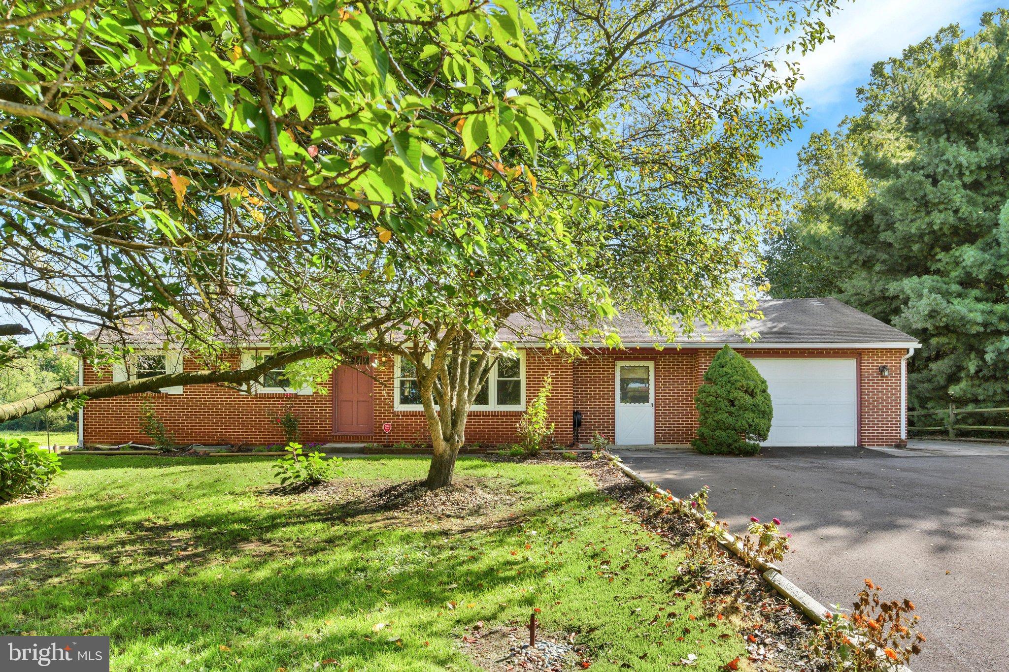 493 Criswell Dr, Boiling Springs, PA 17007 photo