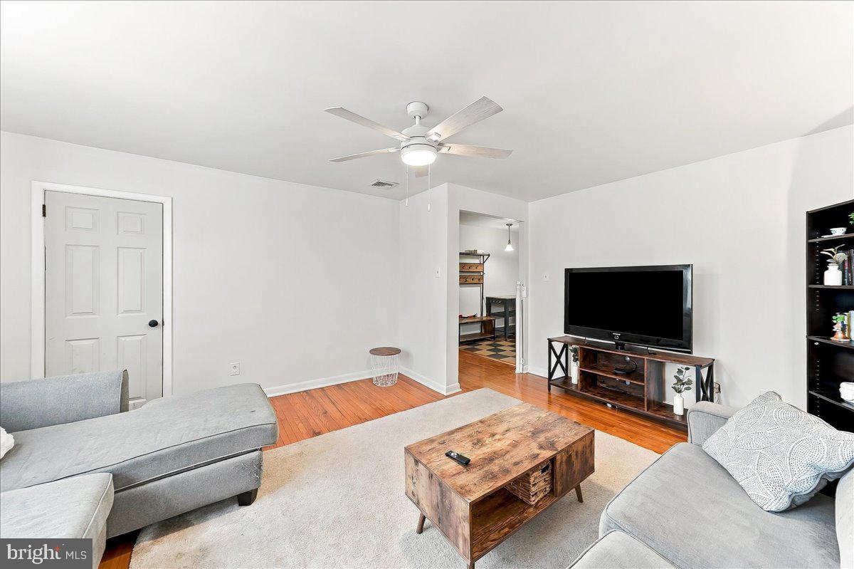 38 E Stratford Ave, Lansdowne, PA 19050 photo