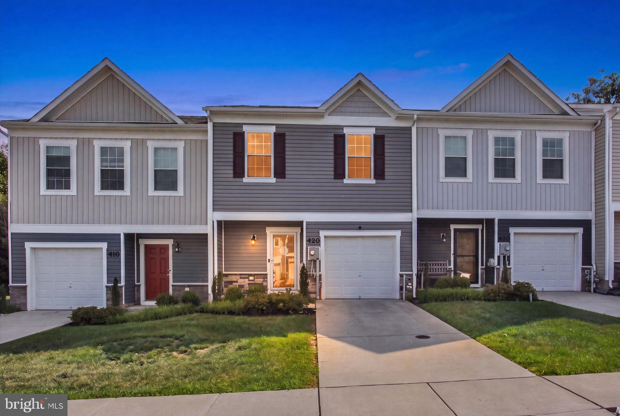 420 Maple Run Dr, York, PA 17404 photo