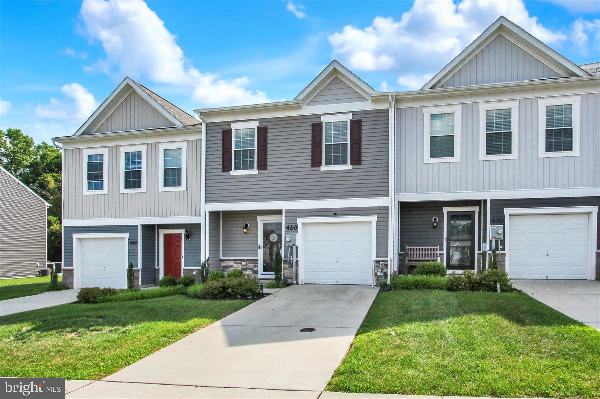 420 Maple Run Dr, York, PA 17404