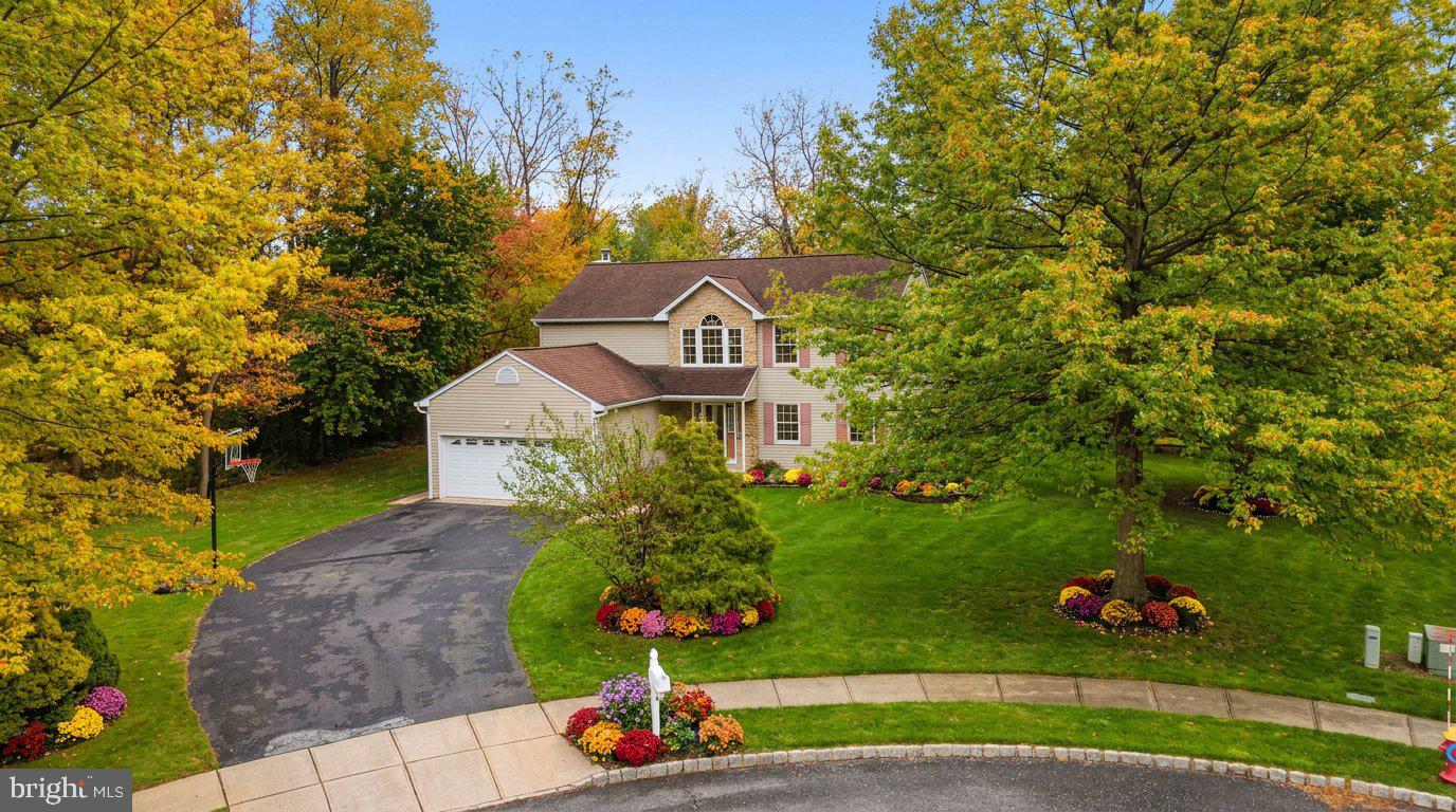 5 Mary Ct, Cranbury, NJ 08512