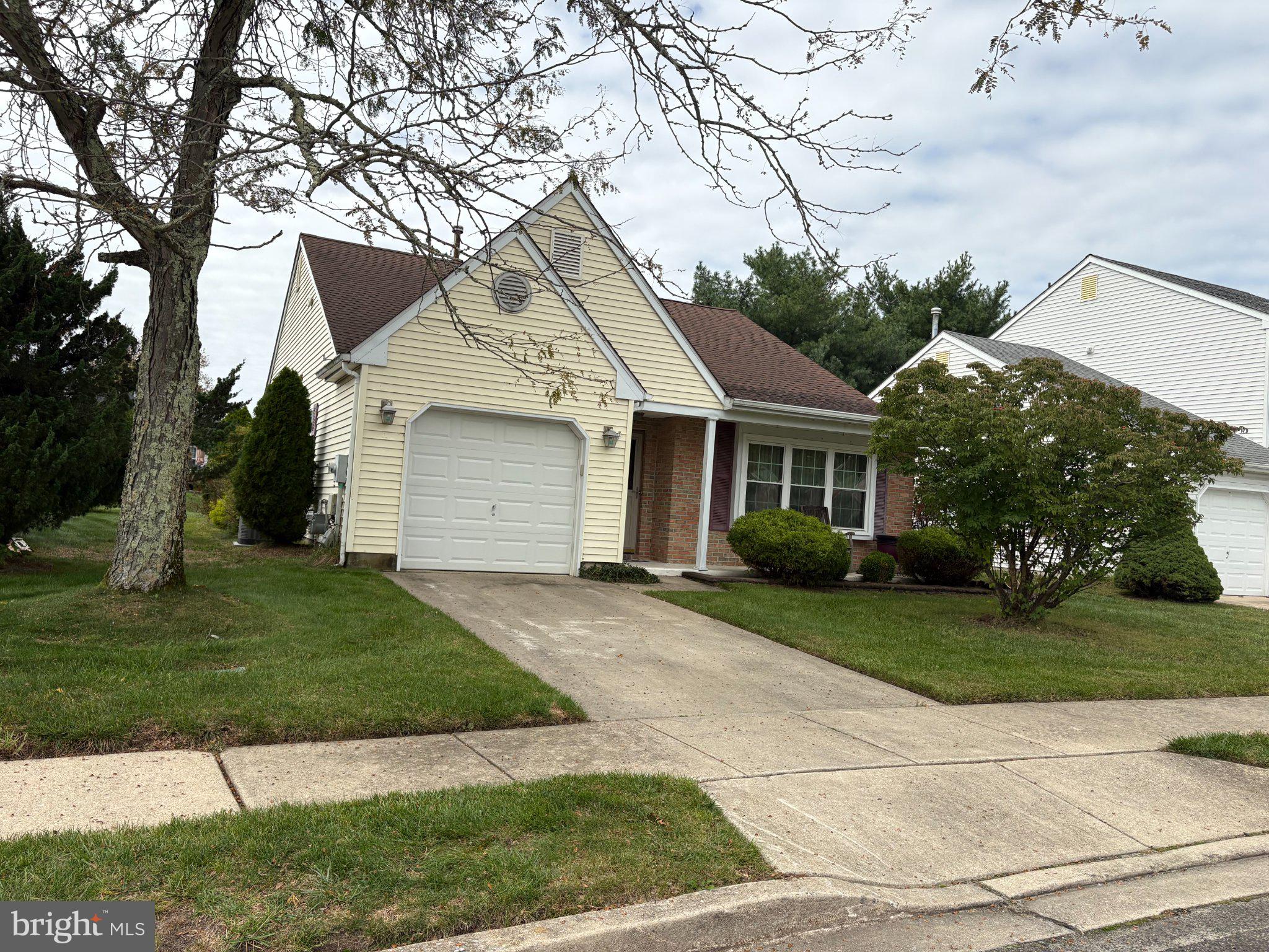 342 Martinique Dr, Williamstown, NJ 08094