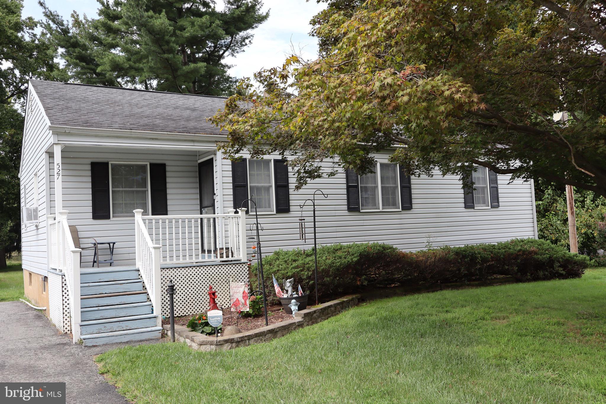 527 Connell Dr, Bear, DE 19701