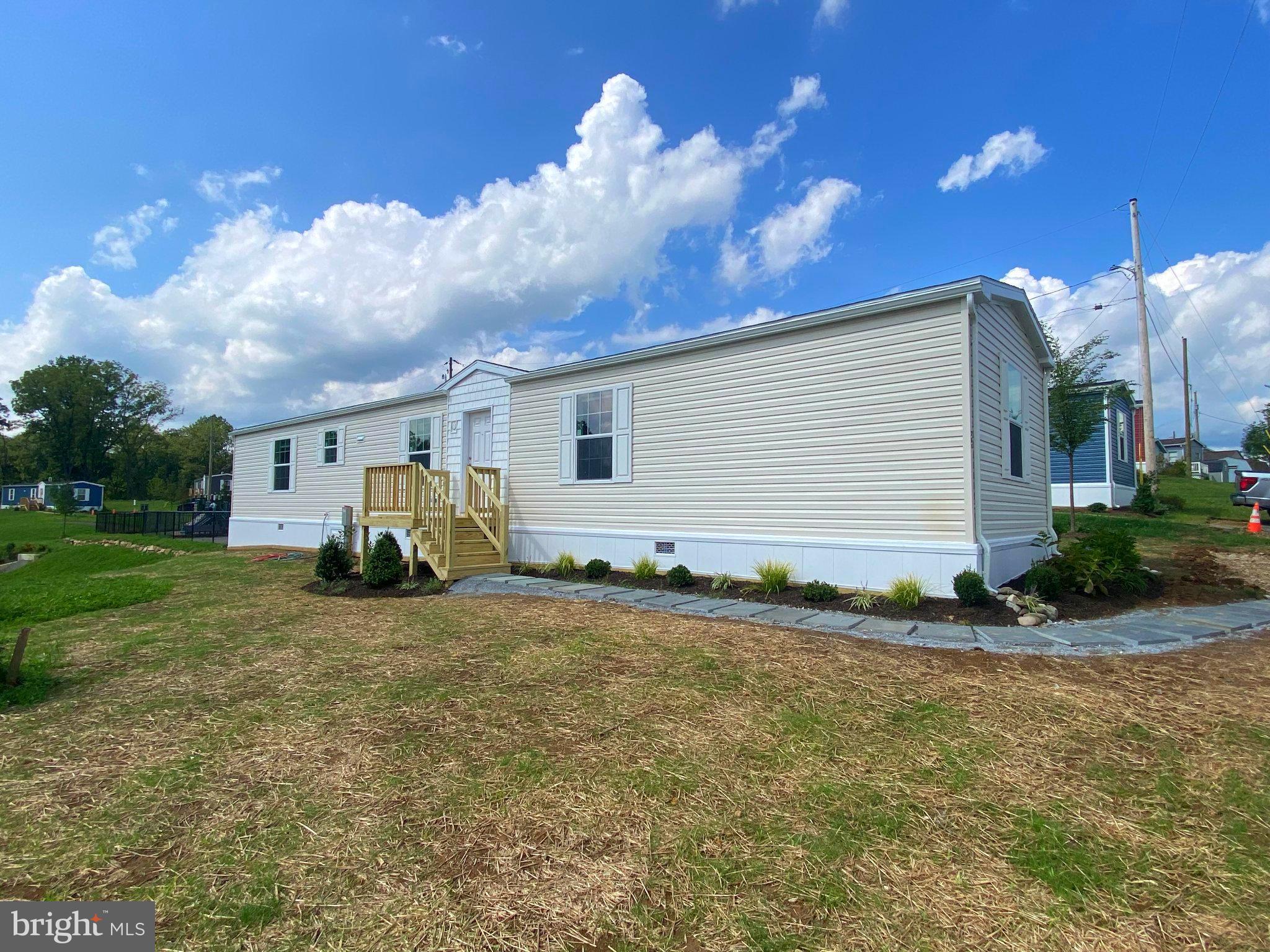 251 Gunner Ln, Honey Brook, PA 19344 photo