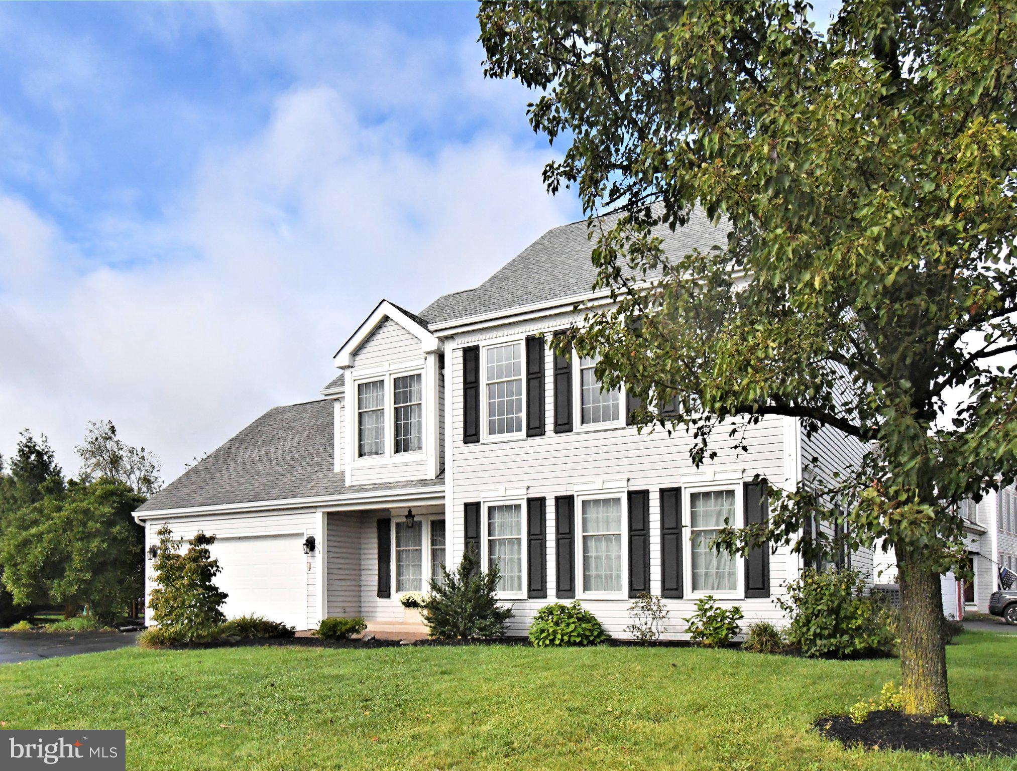 1019 Mayflower Dr, Quakertown, PA 18951 photo