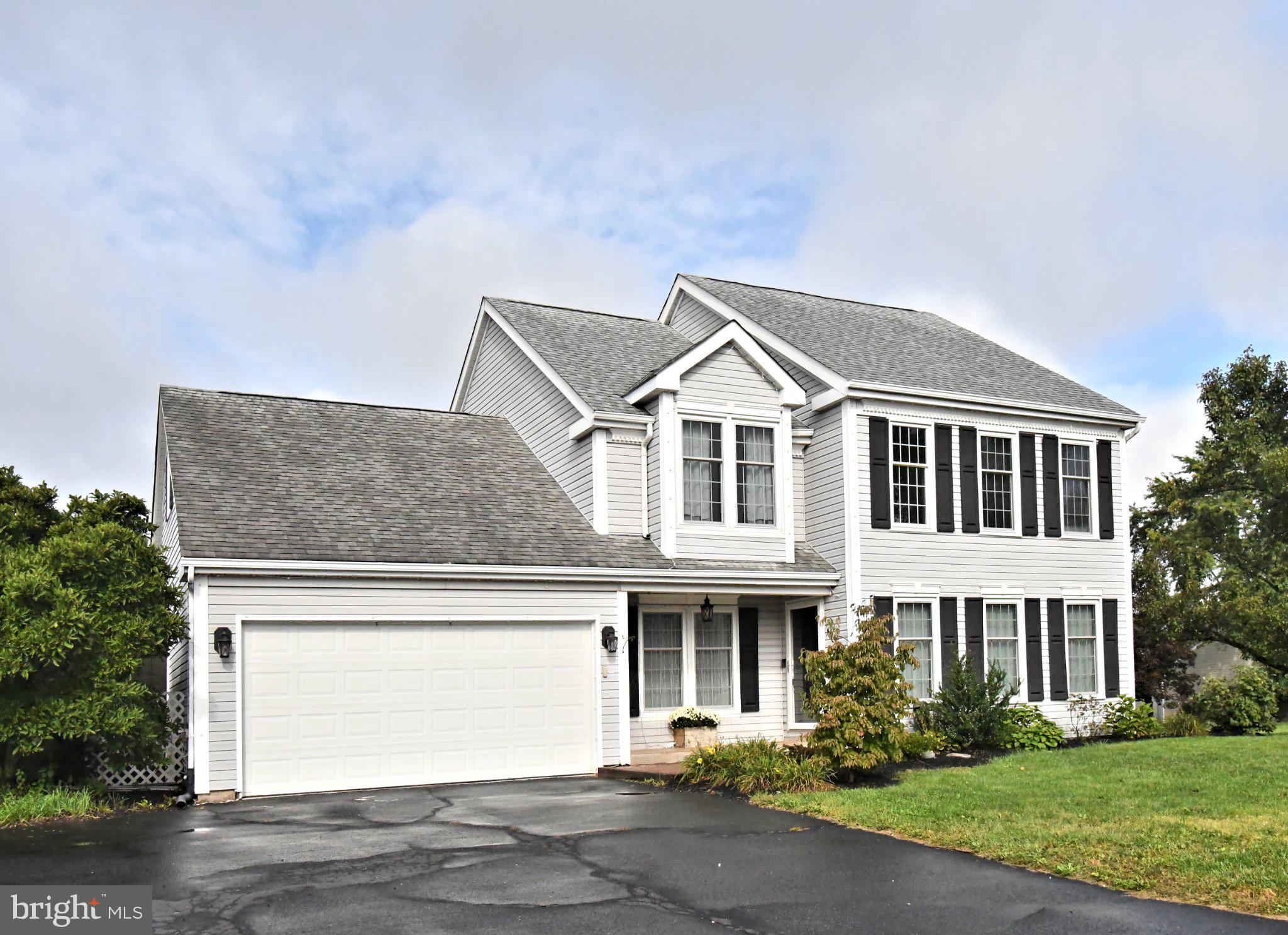 1019 Mayflower Dr, Quakertown, PA 18951