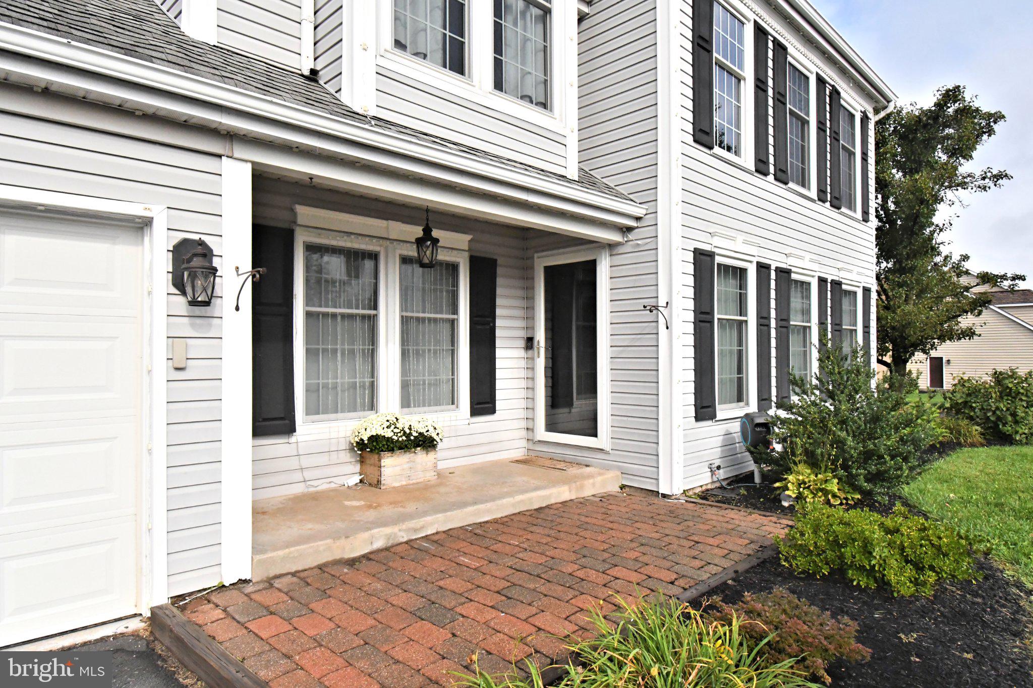 1019 Mayflower Dr, Quakertown, PA 18951 photo