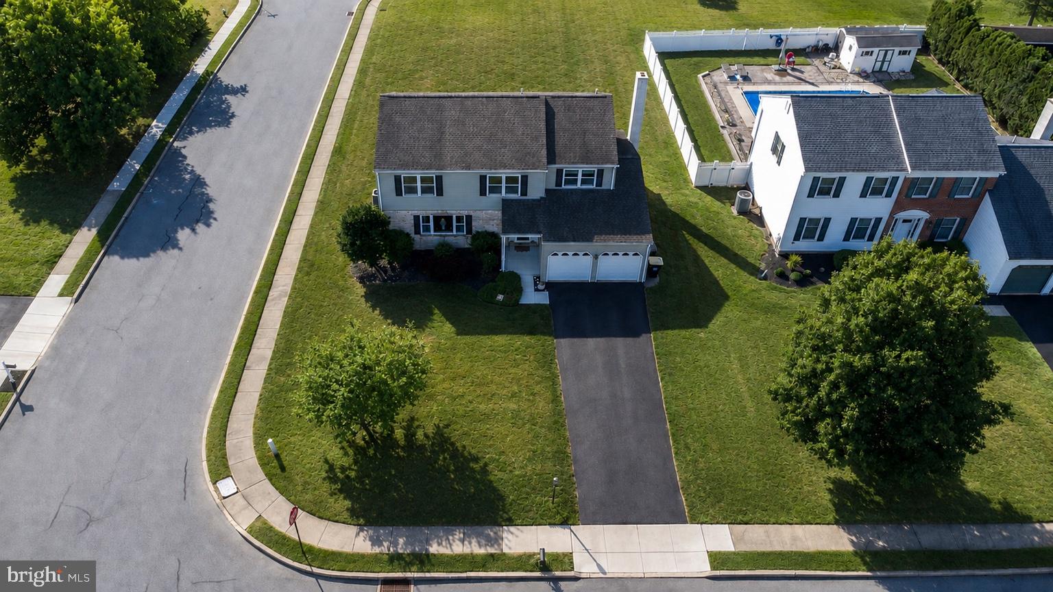 140 Elio Cir, Royersford, PA 19468 photo