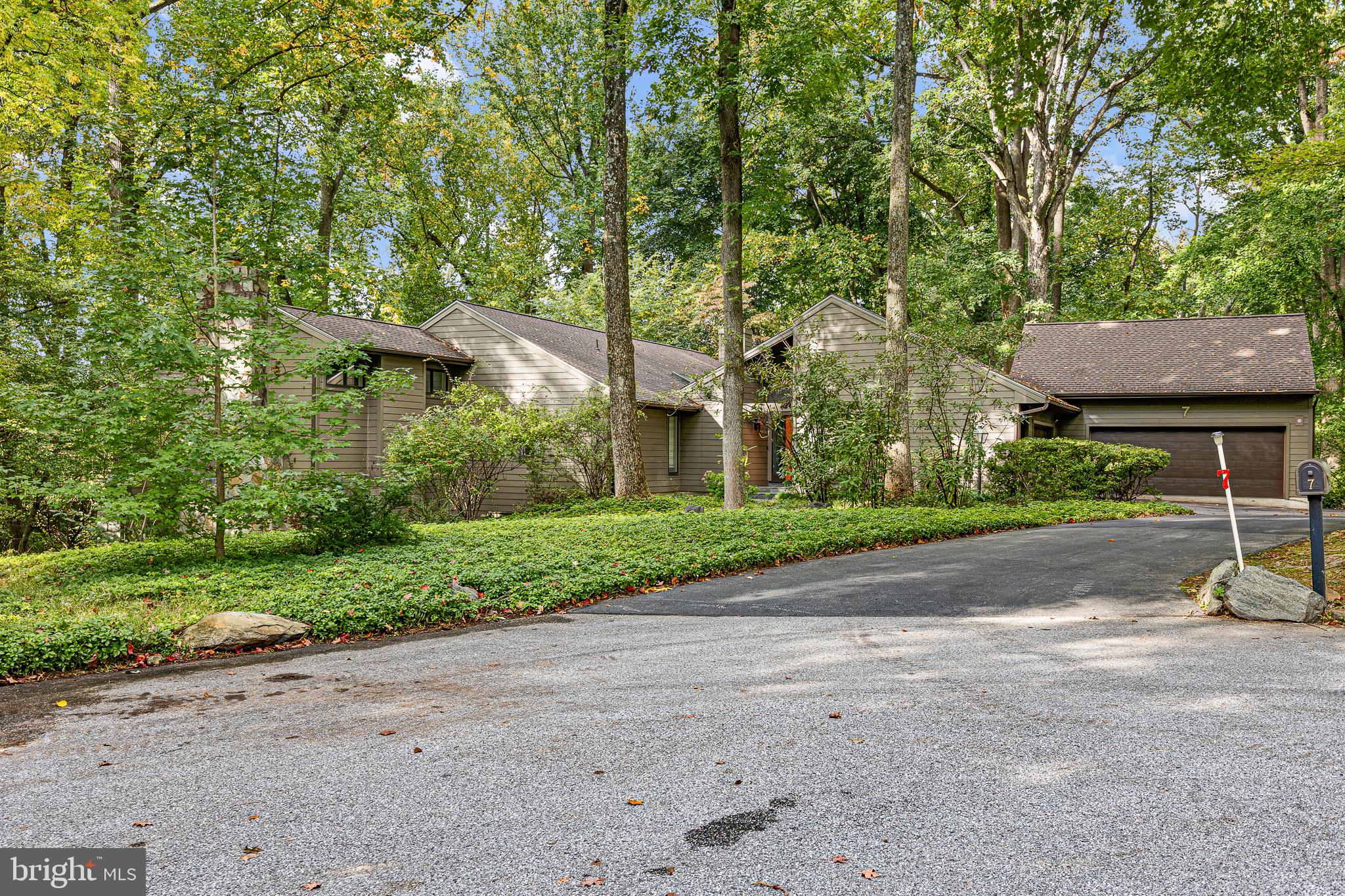 7 W Buckridge Dr, Greenville, DE 19807 photo