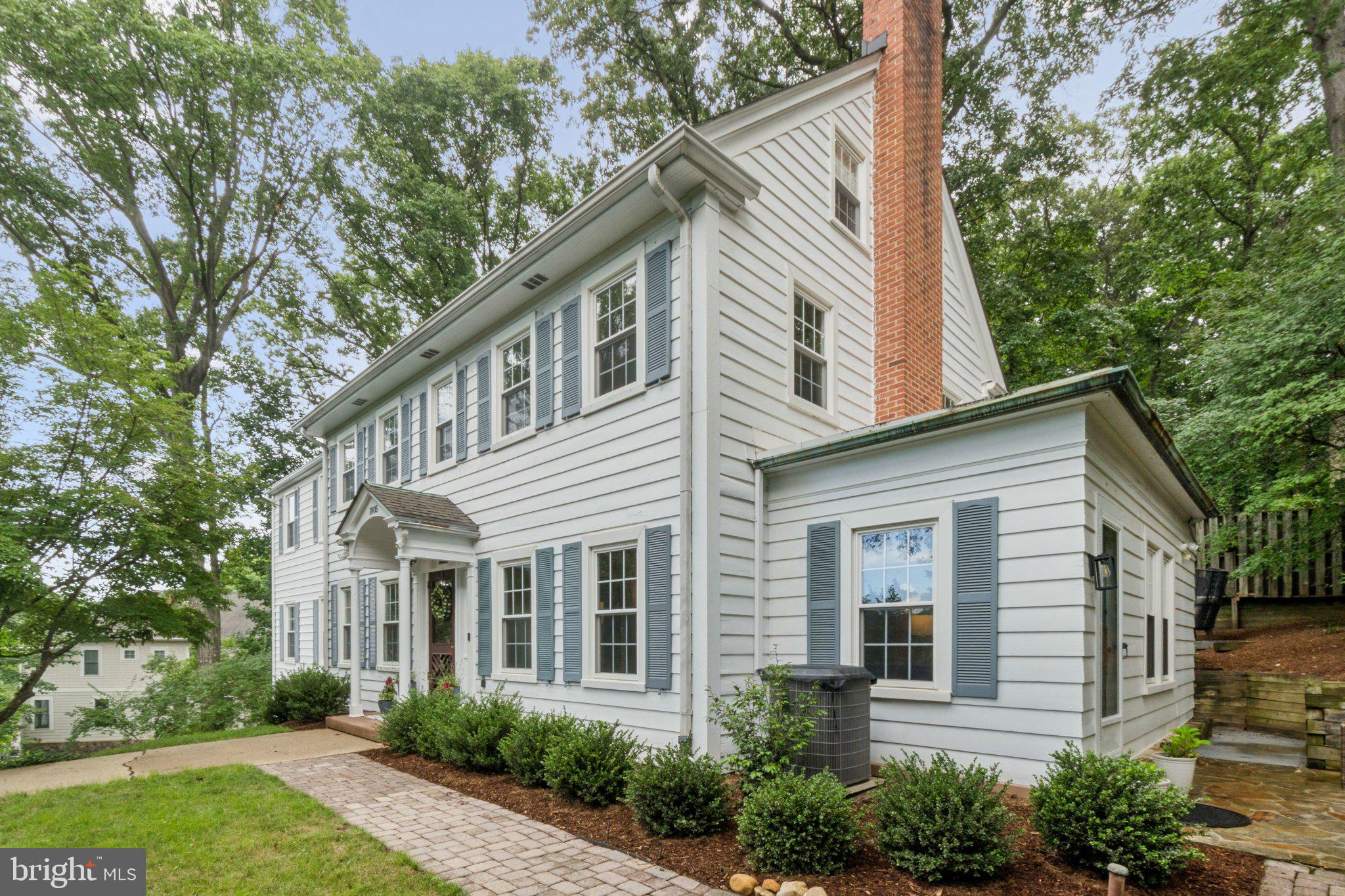 1805 Army Navy Dr, Arlington, VA 22202
