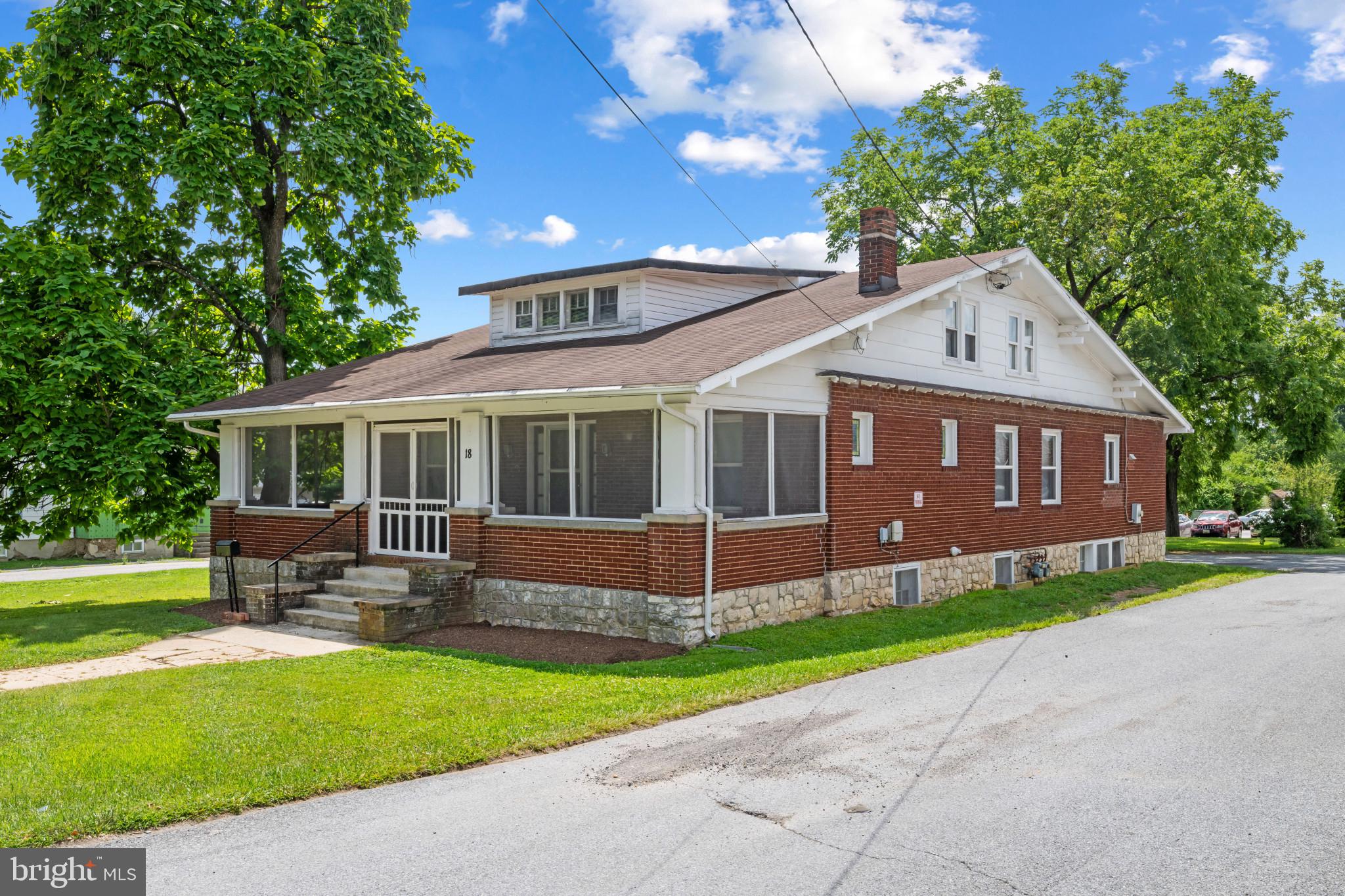 18 Chatsworth Ave, Reisterstown, MD 21136