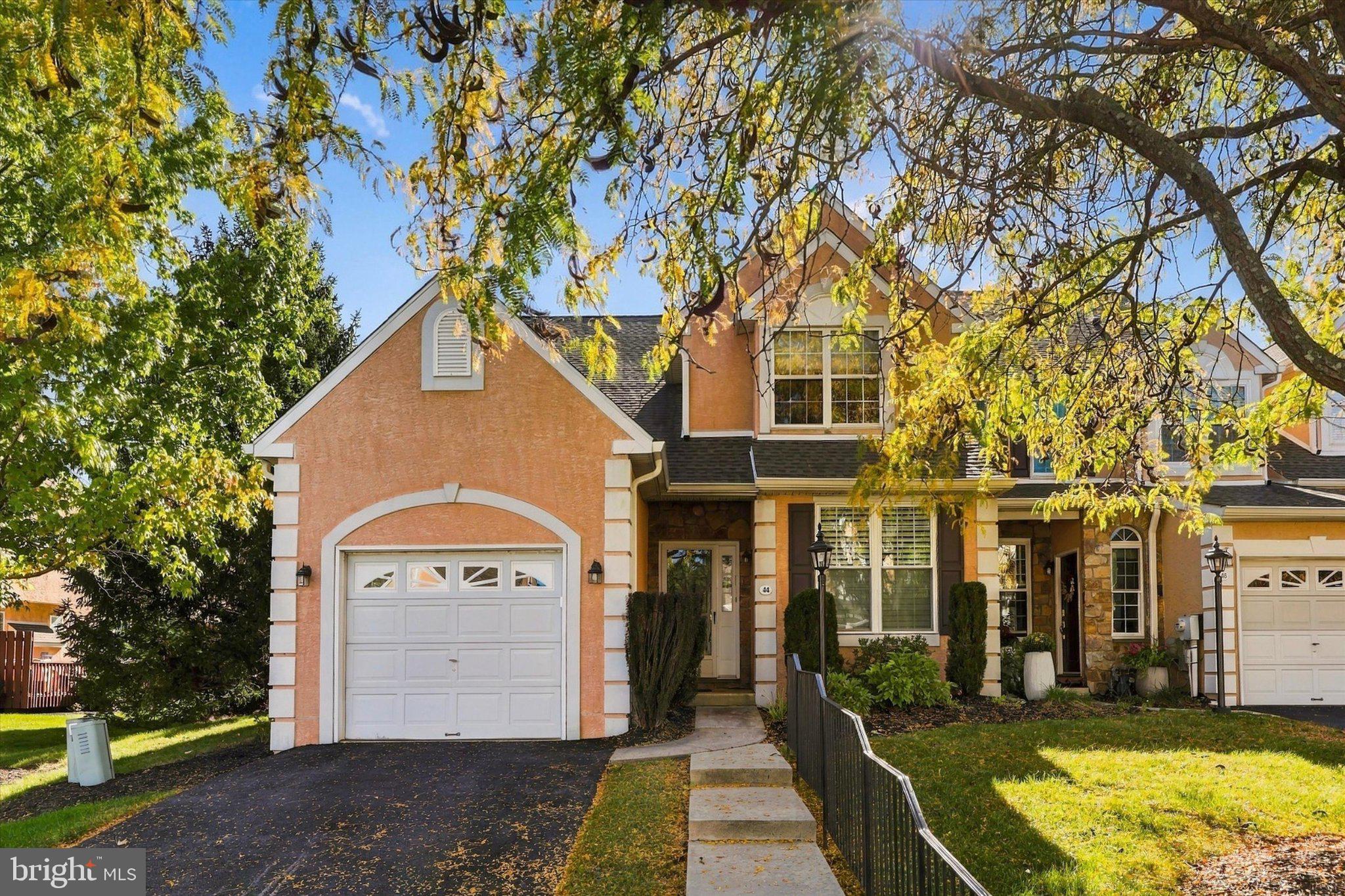 44 Wheatsheaf Ln, Norristown, PA 19403