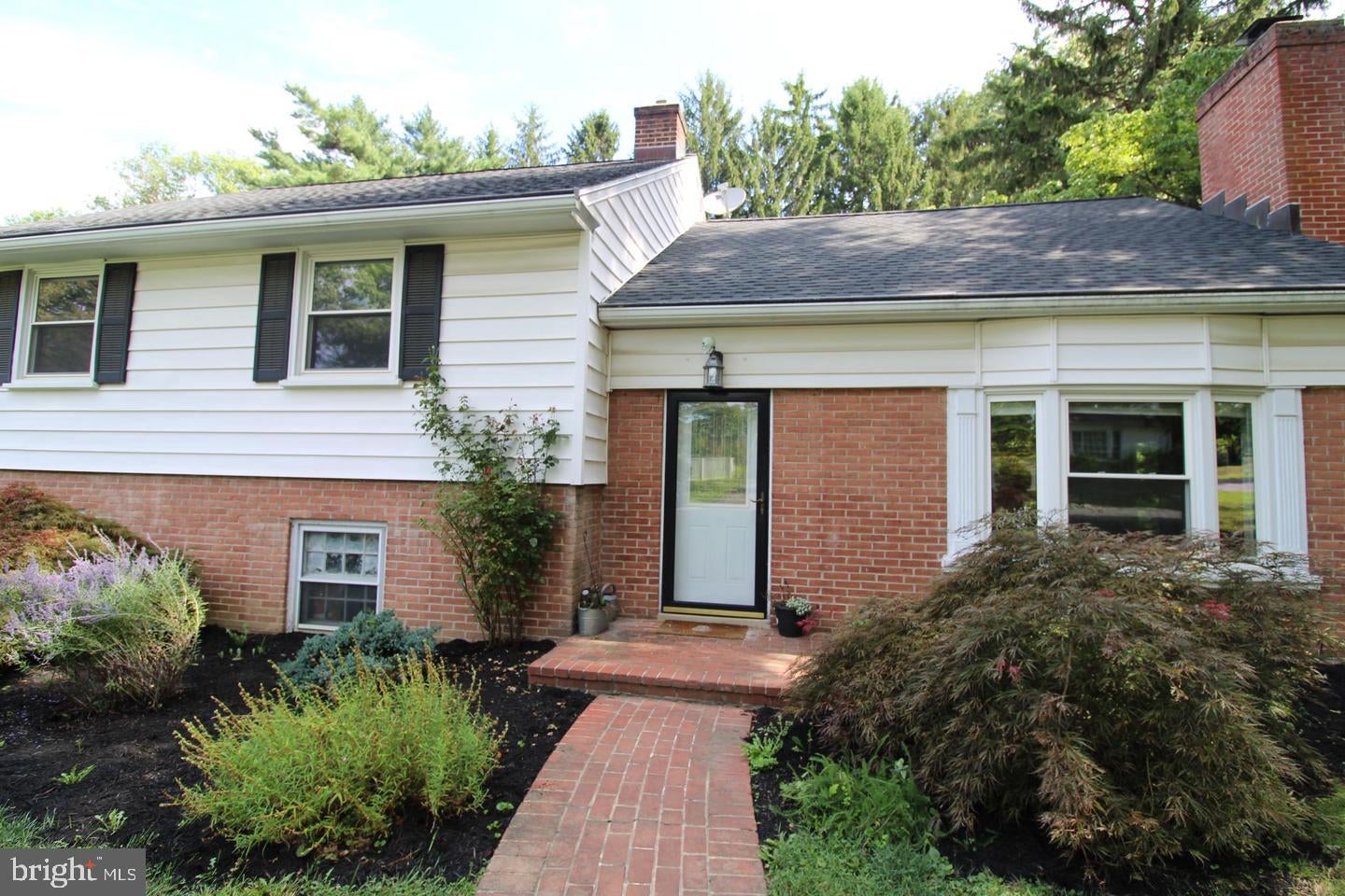 1133 Colonial Rd, Lancaster, PA 17603 photo
