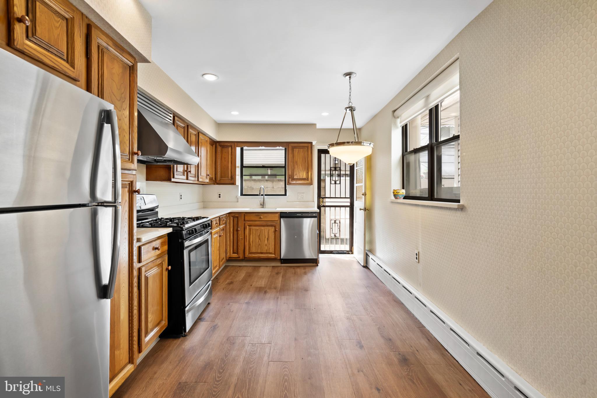 2440 S Hutchinson St, Philadelphia, PA 19148 photo