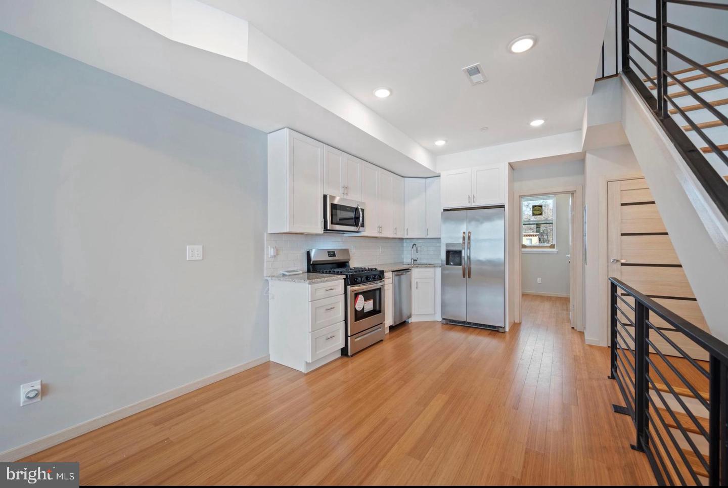 911 W Dauphin St, Philadelphia, PA 19133 photo